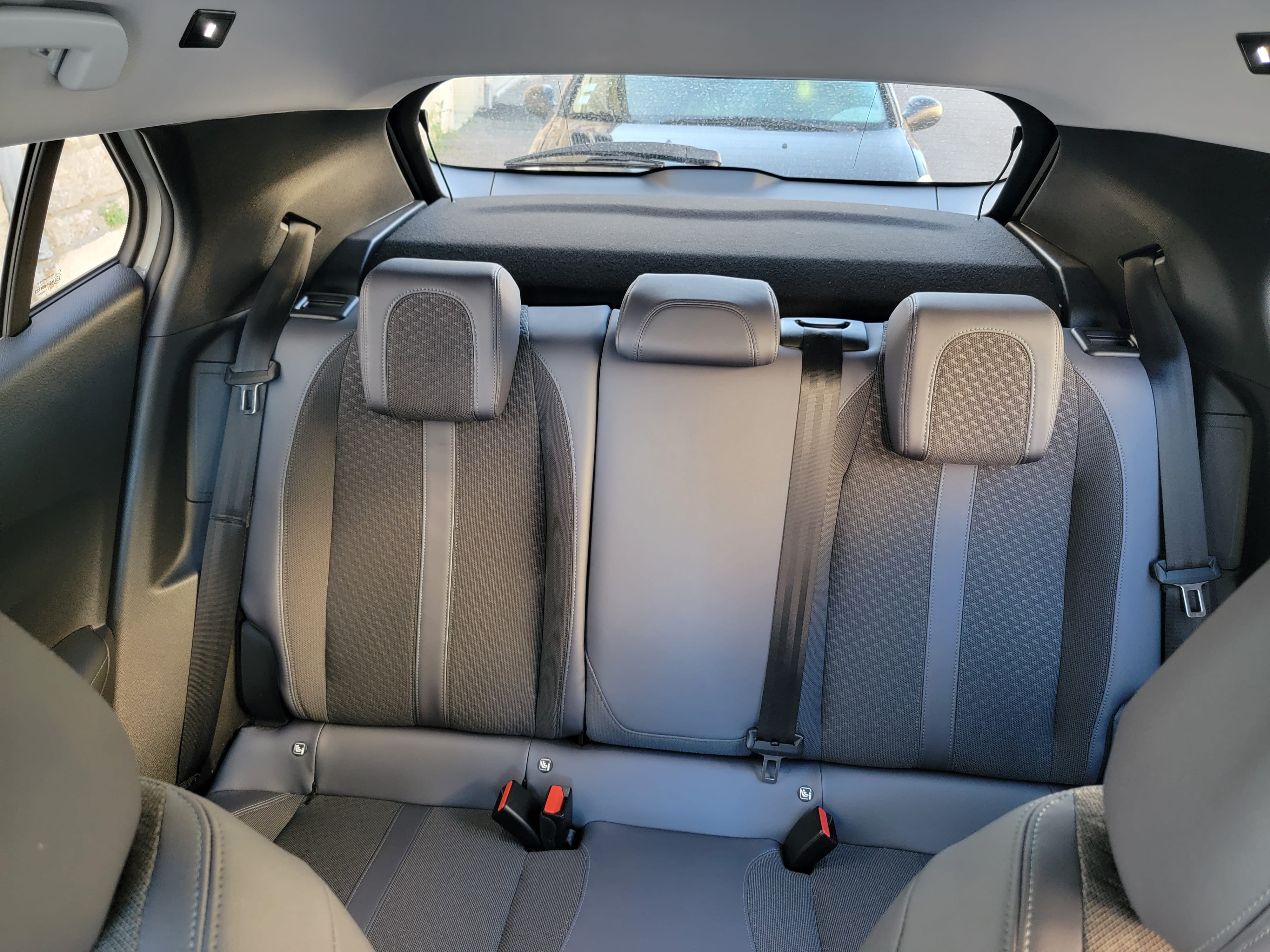 Peugeot e-2008 Allure avec GPS