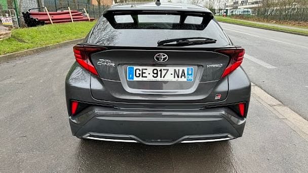 Toyota C-HR Hybrid avec Apple CarPlay