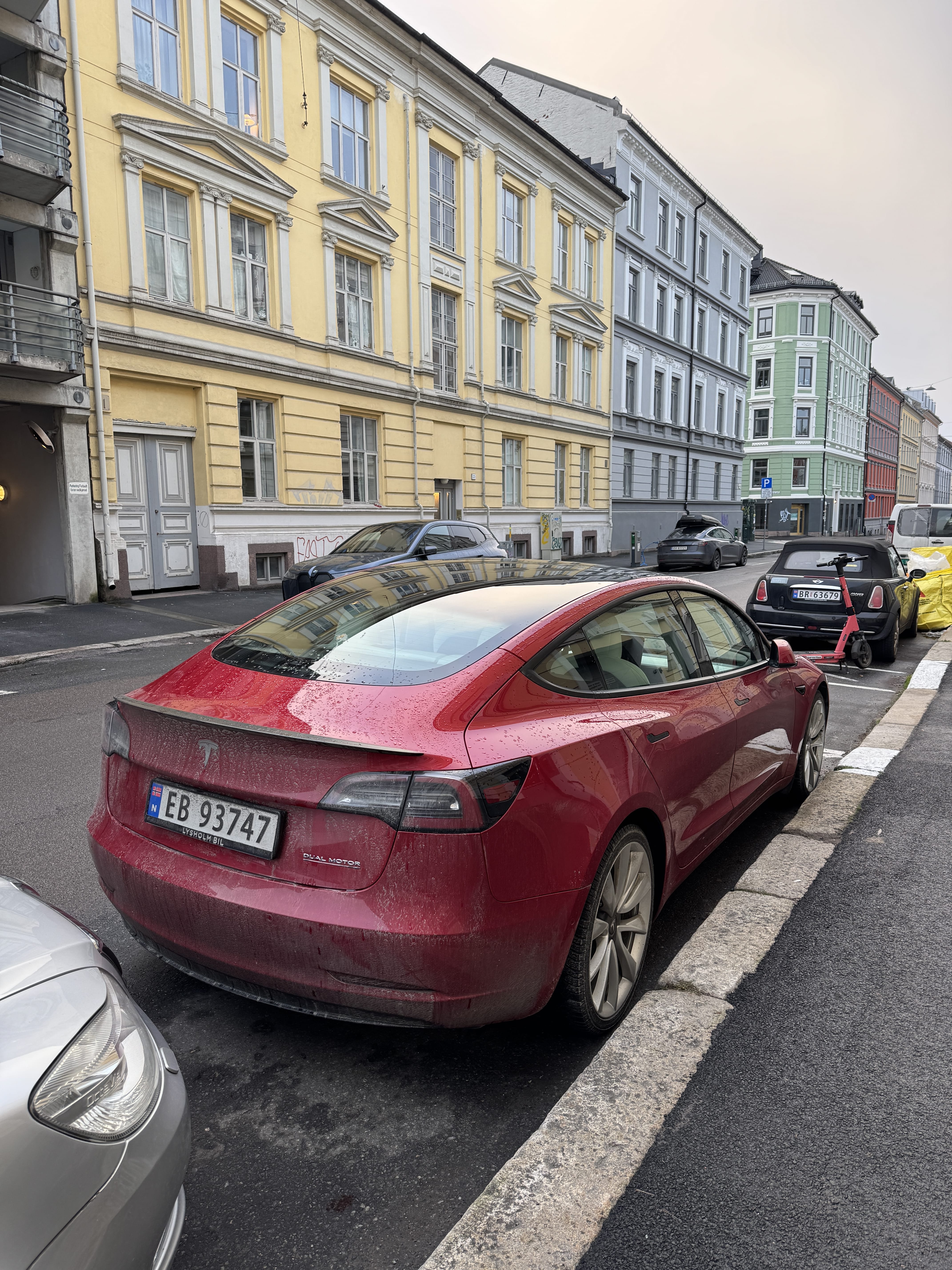 Tesla Model 3 Performance mit Navigationsgerät