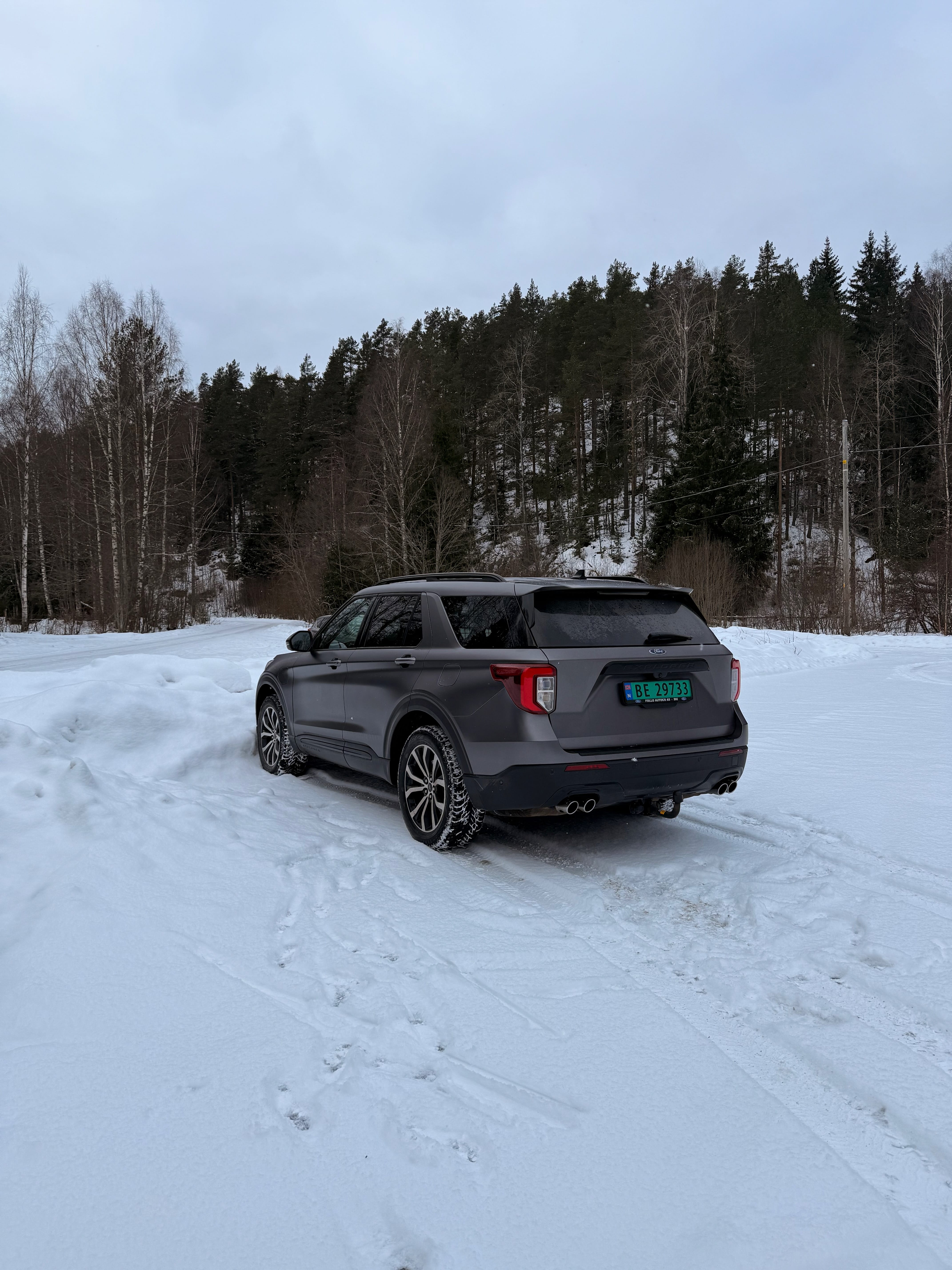 Ford Explorer Hybrid PHEV varebil with GPS