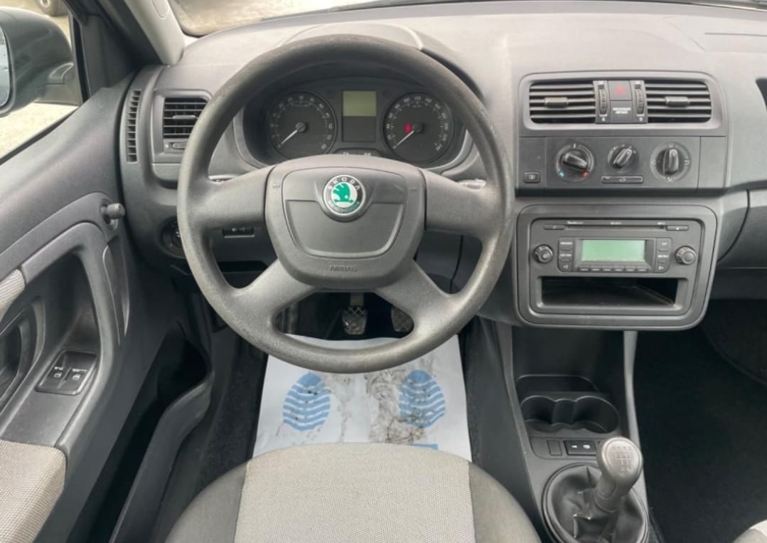 Skoda Fabia avec Siège bébé