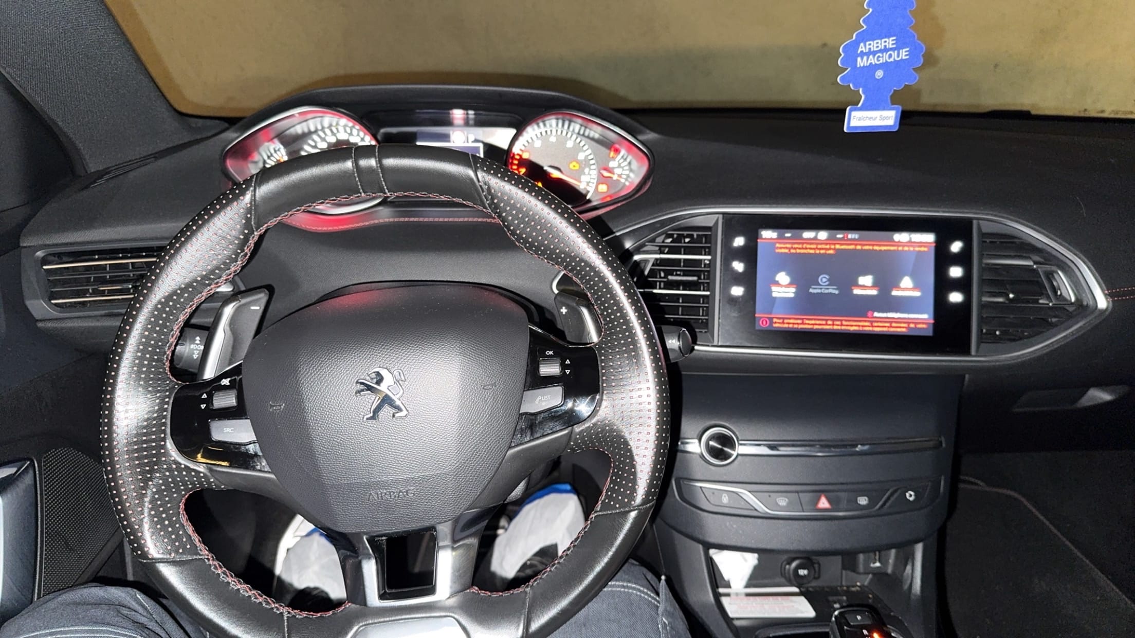 Peugeot 308 SW avec Apple CarPlay