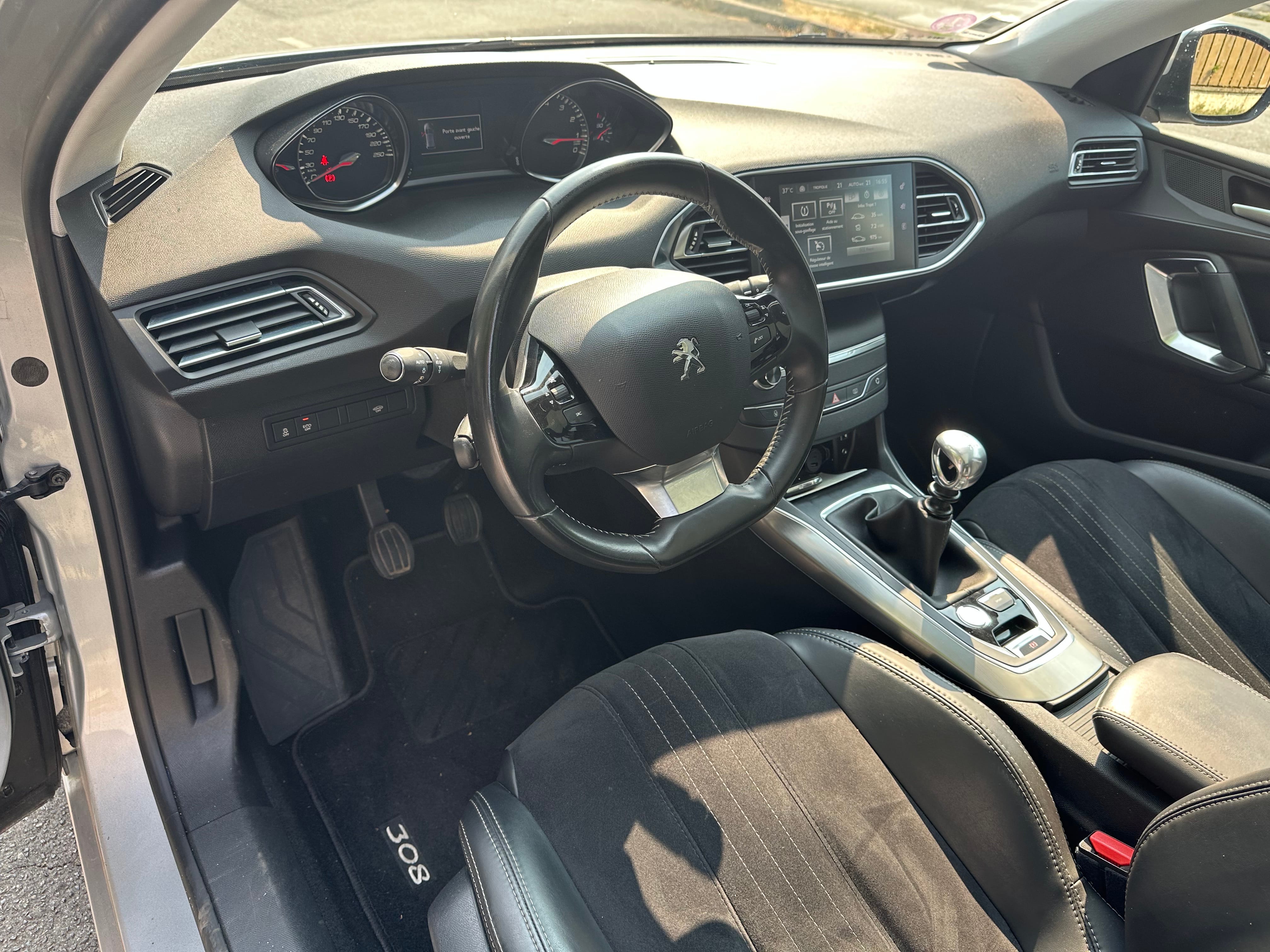 Peugeot 308 with Cruise control