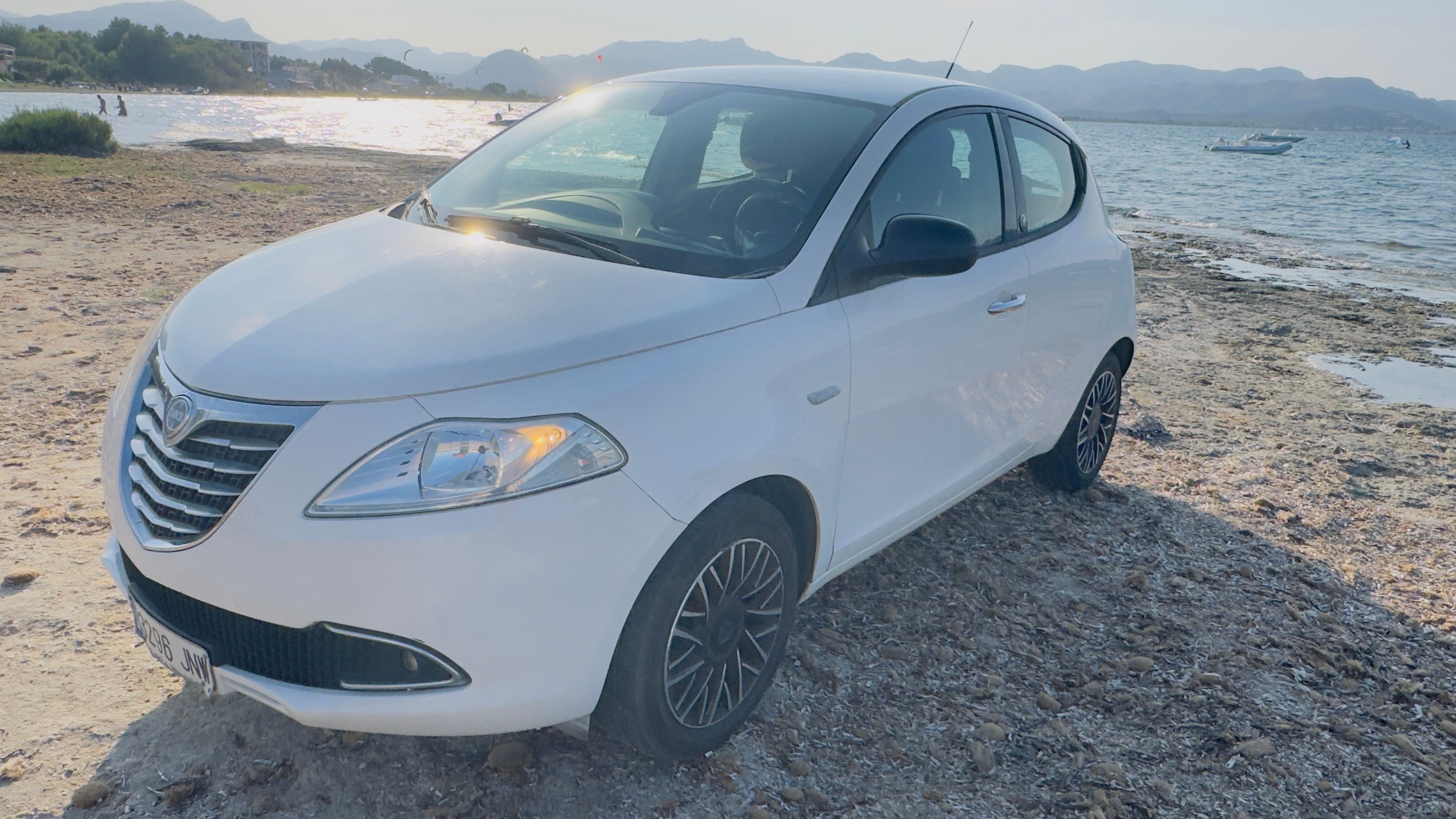 Lancia Ypsilon 1.2 con Aire acondicionado