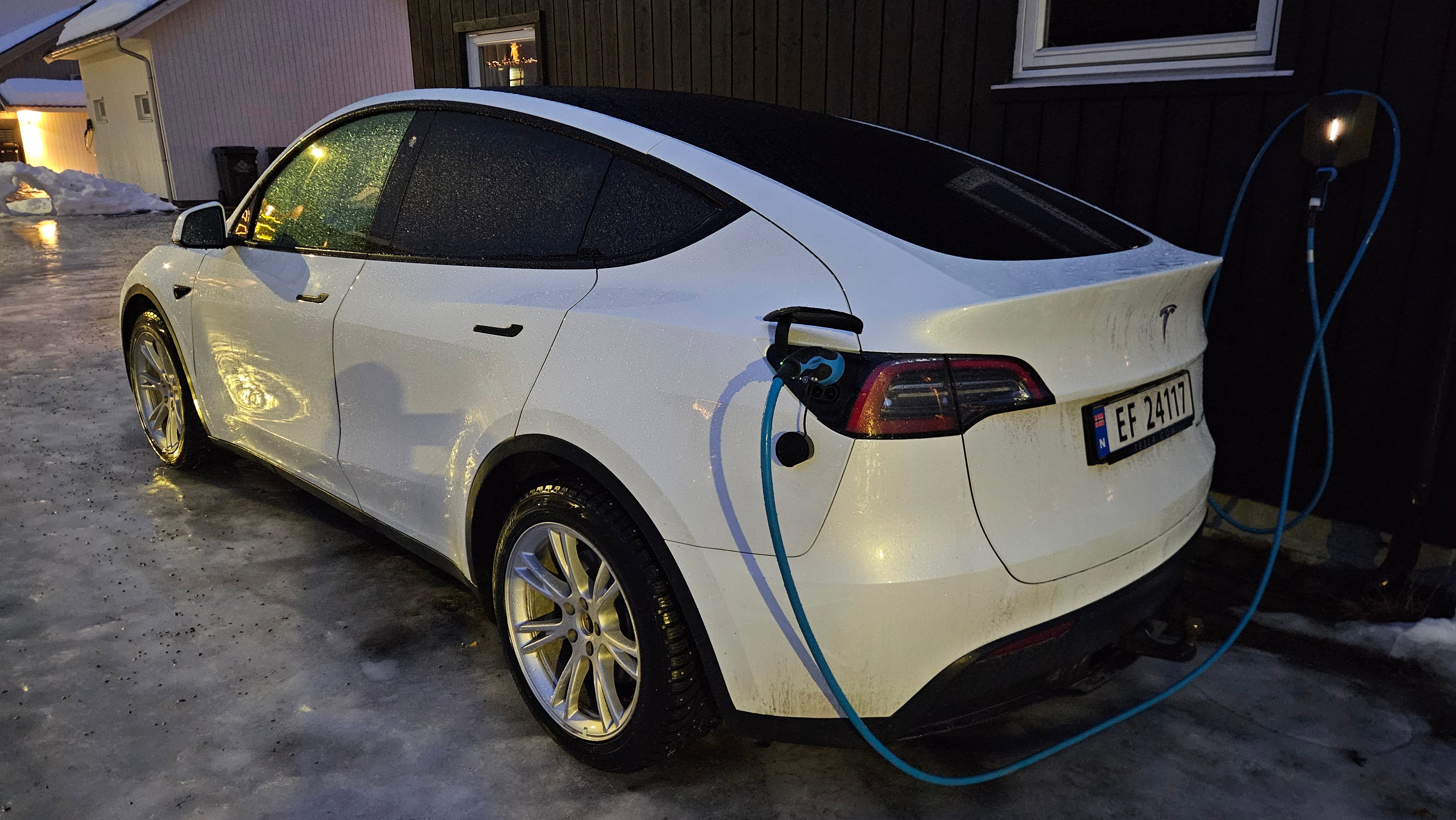 Tesla Model Y Long Range Dual Motors med GPS