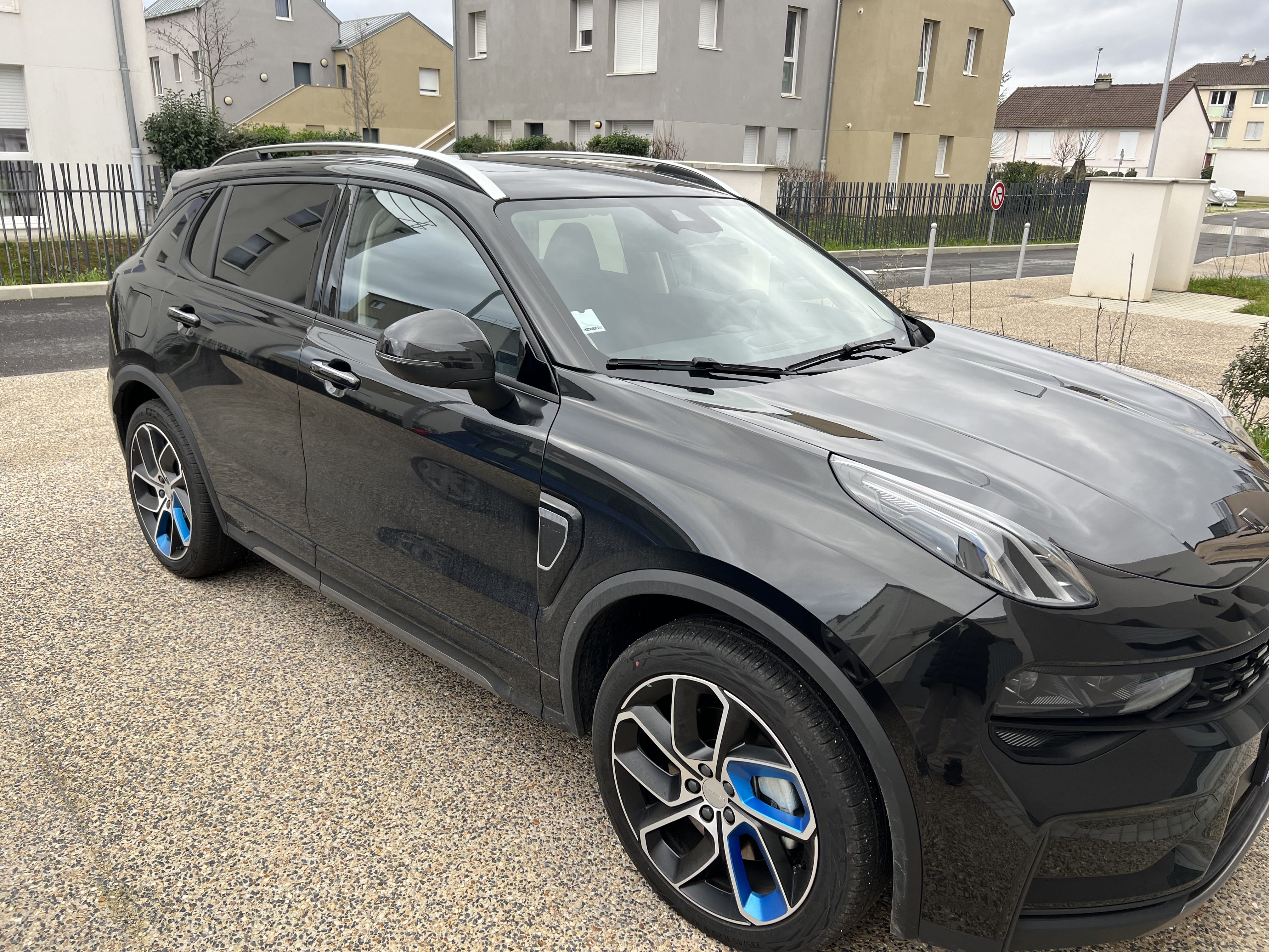 Lynk & Co 01, 2022, Essence 98 / Électrique (hybride), automatique