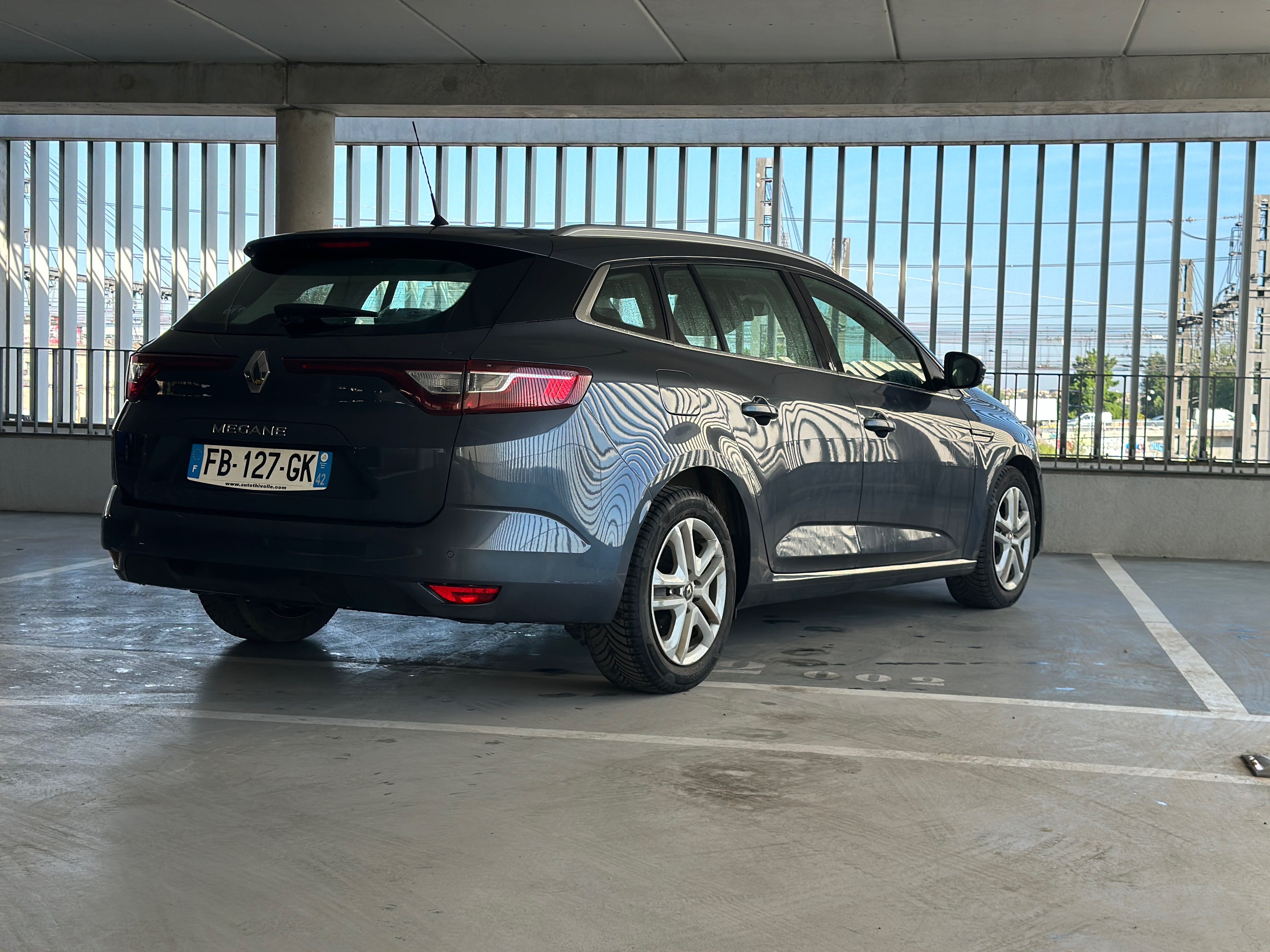 Renault Mégane Estate  Louez la Renault Mégane Estate DCI – Spacieuse, Confortable & Économique à Bordeaux ! avec Climatisation