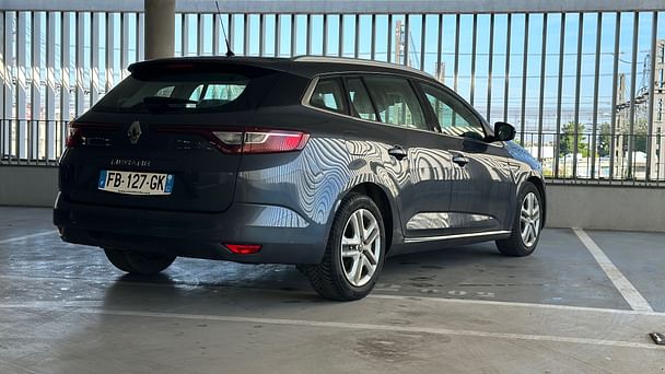Renault Mégane Estate Louez la Renault Mégane Estate DCI – Spacieuse, Confortable & Économique à Bordeaux ! avec Climatisation