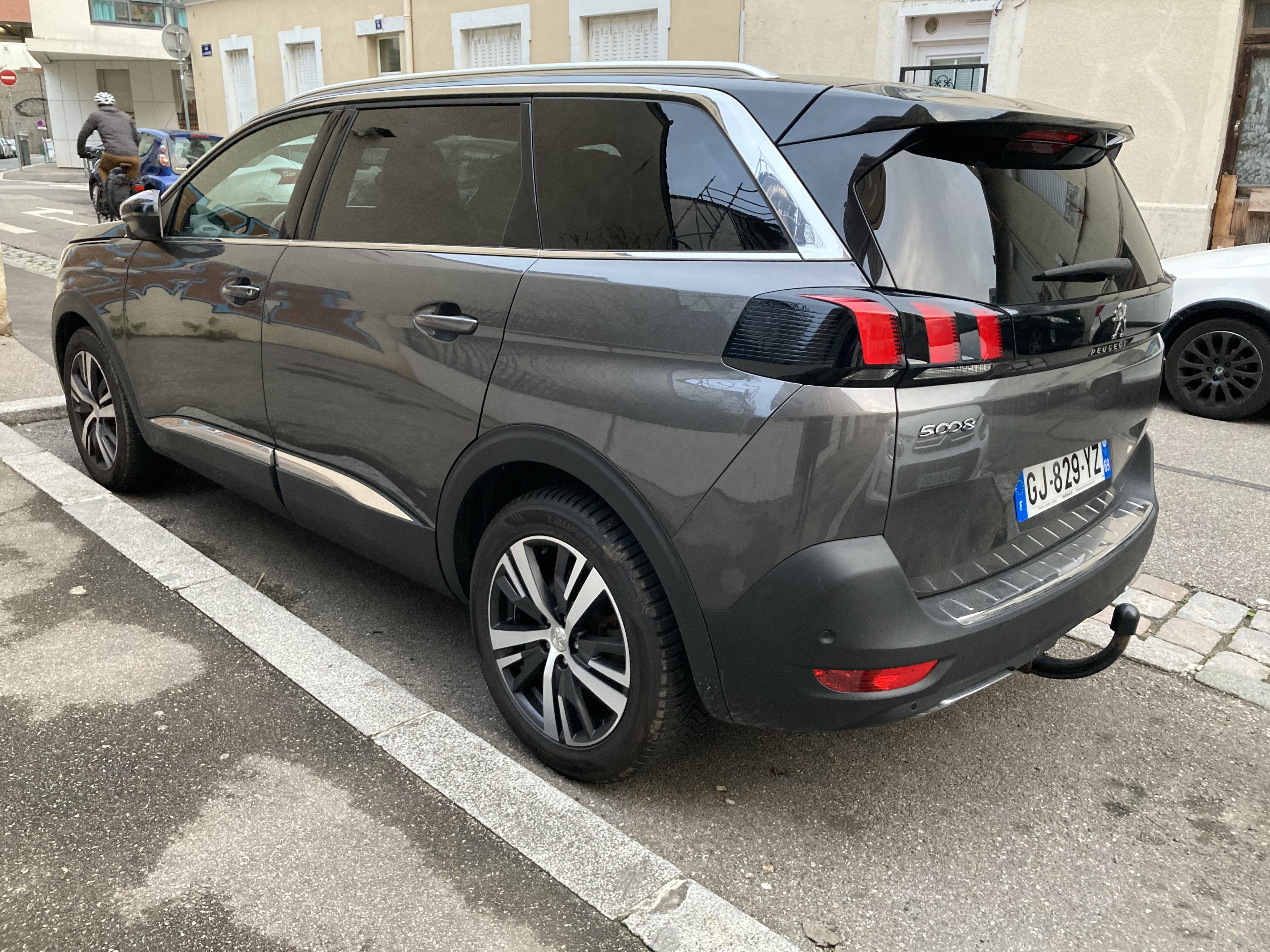 Peugeot 5008 7 places avec GPS