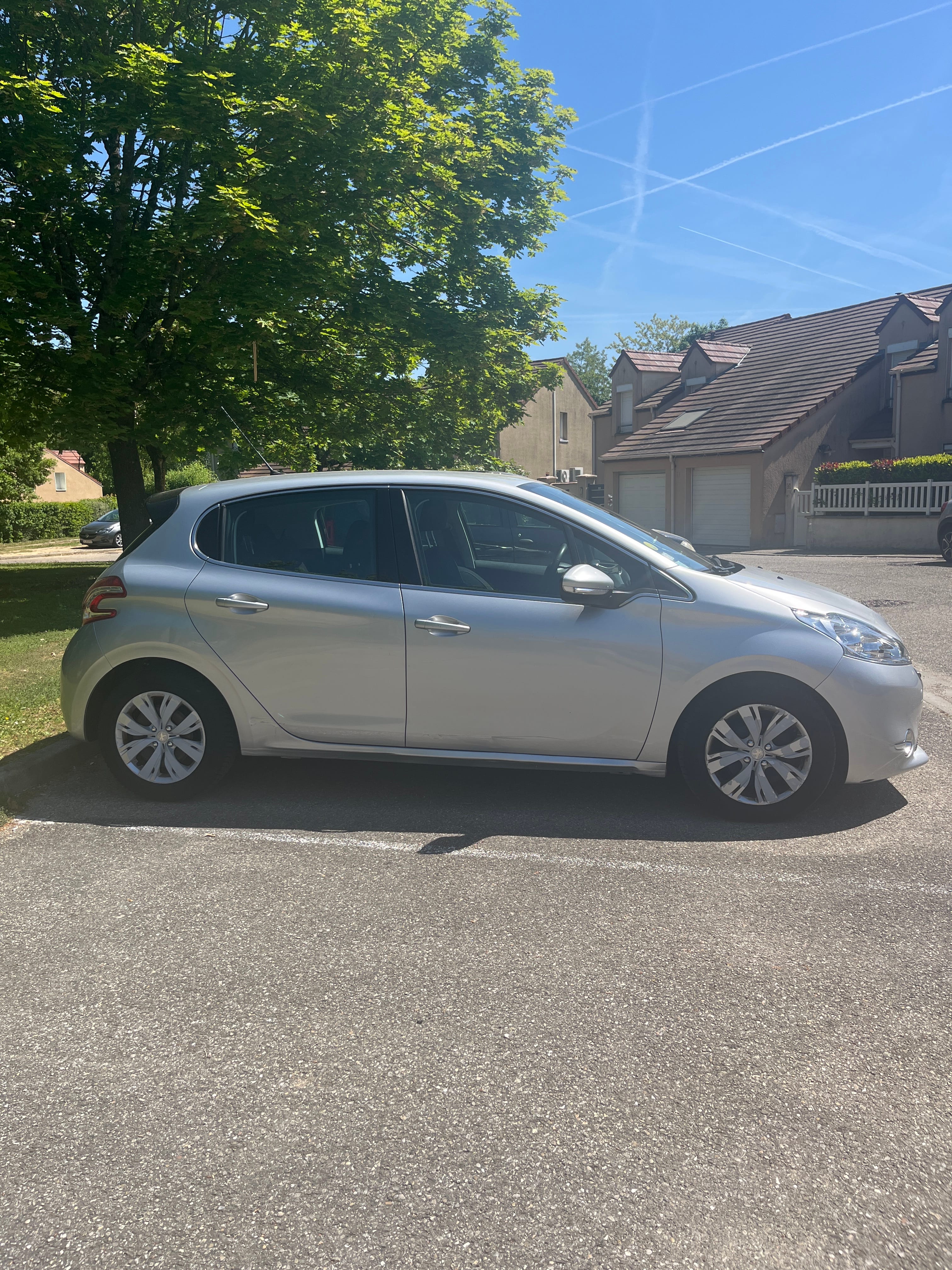 Peugeot 208 avec Climatisation
