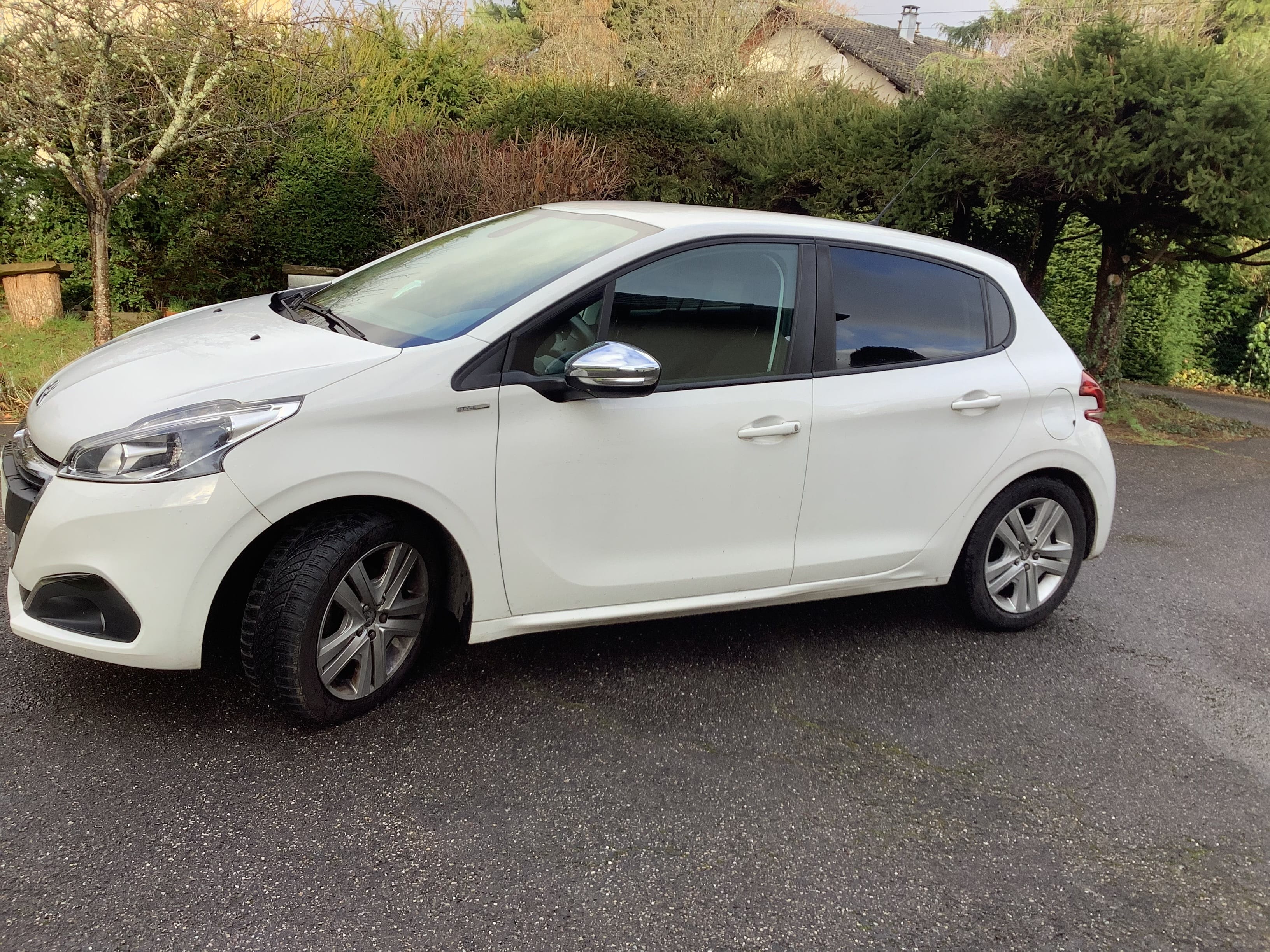 Peugeot 208 1.2 essence, 2018, Essence 95