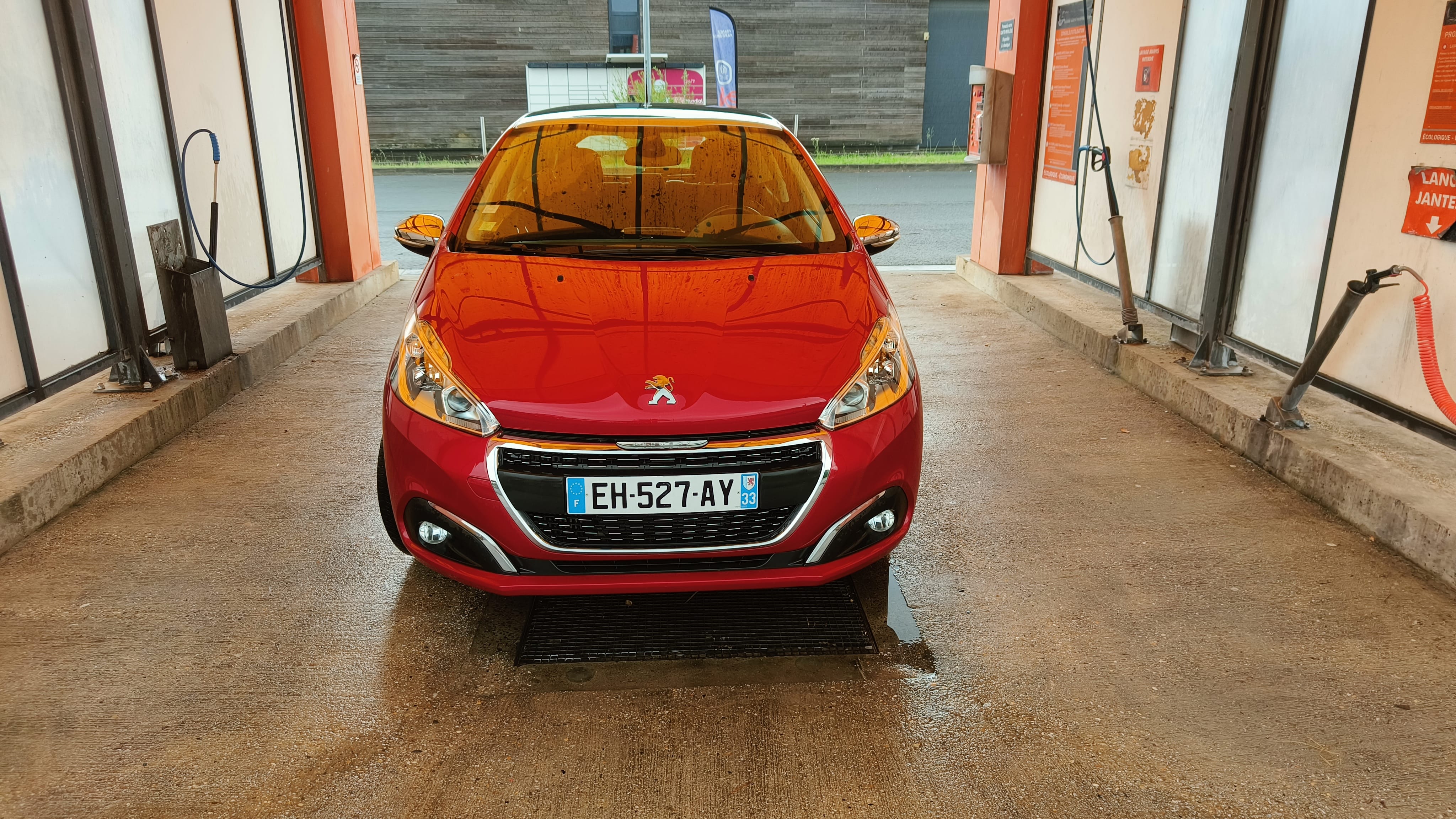 Peugeot 208 1.2l Puretech 110cv avec Apple CarPlay