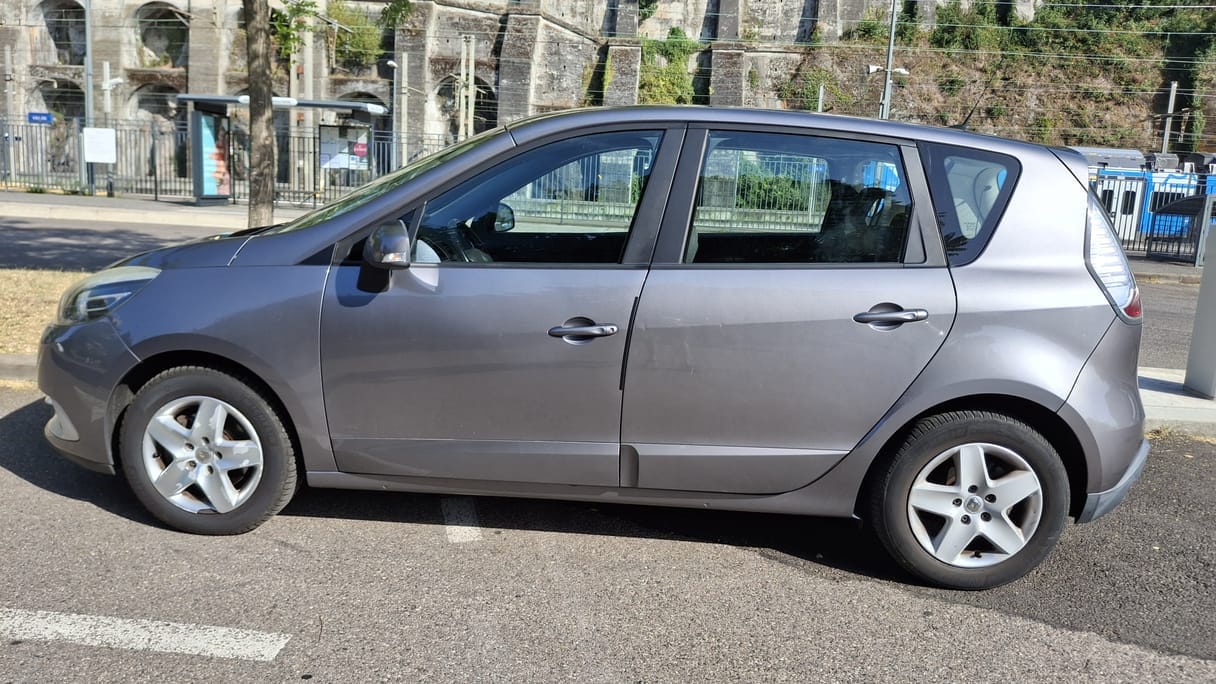 Renault Scenic 1.6 DCI 130 CV avec Climatisation