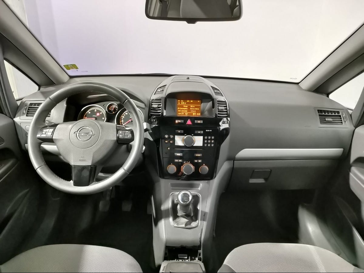 Opel Zafira avec Entrée audio / iPod