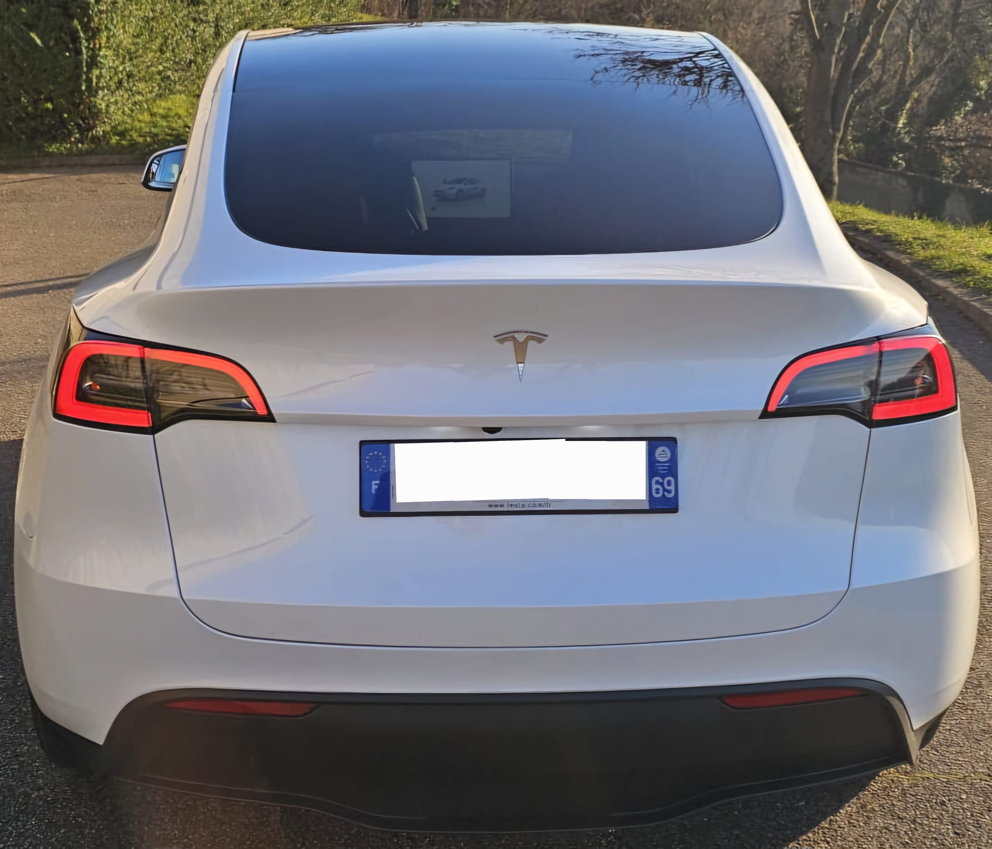 Tesla Model Y avec GPS
