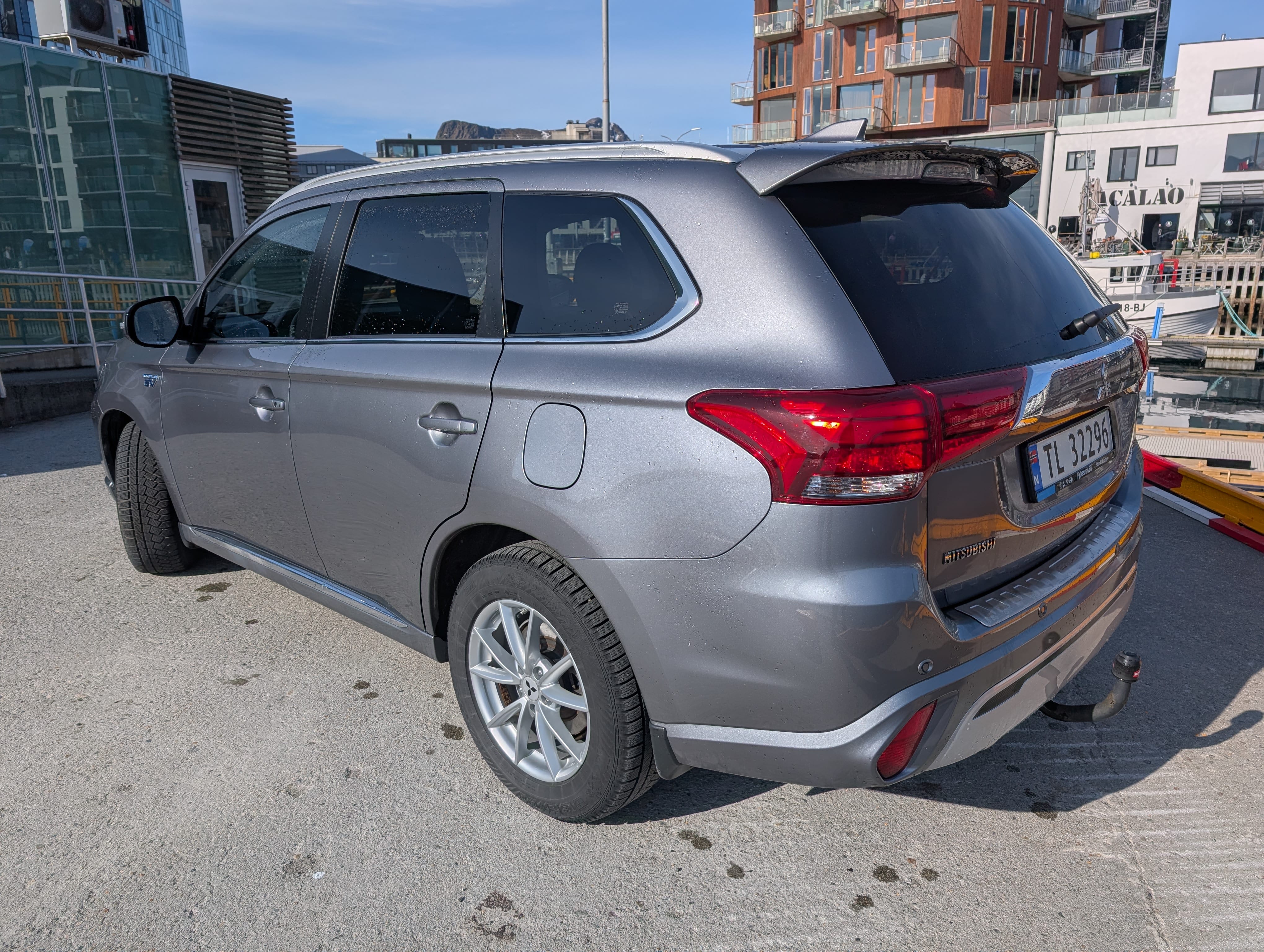 Mitsubishi Outlander PHEV MOTION with Cruise control