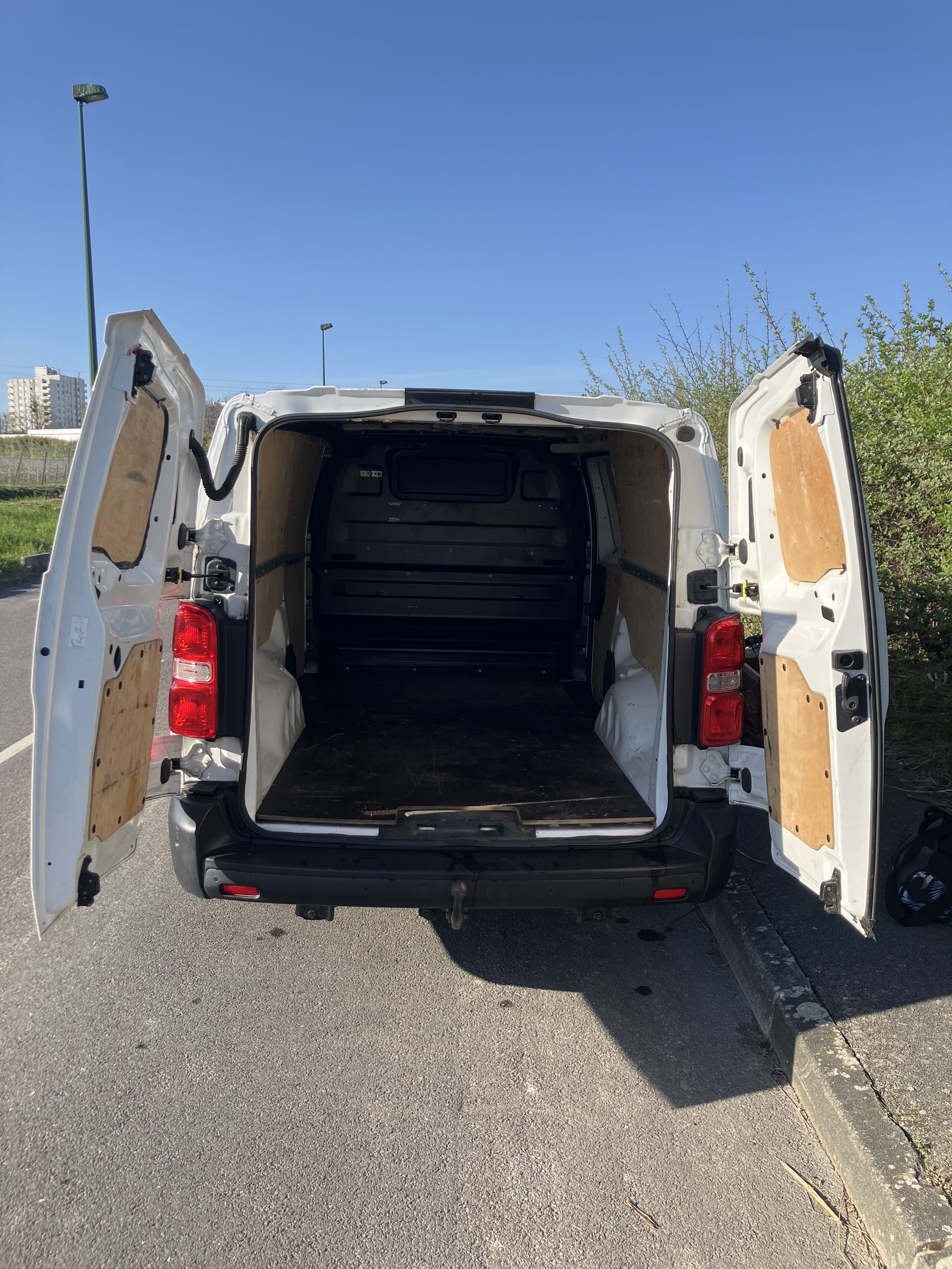 Opel Vivaro avec Apple CarPlay
