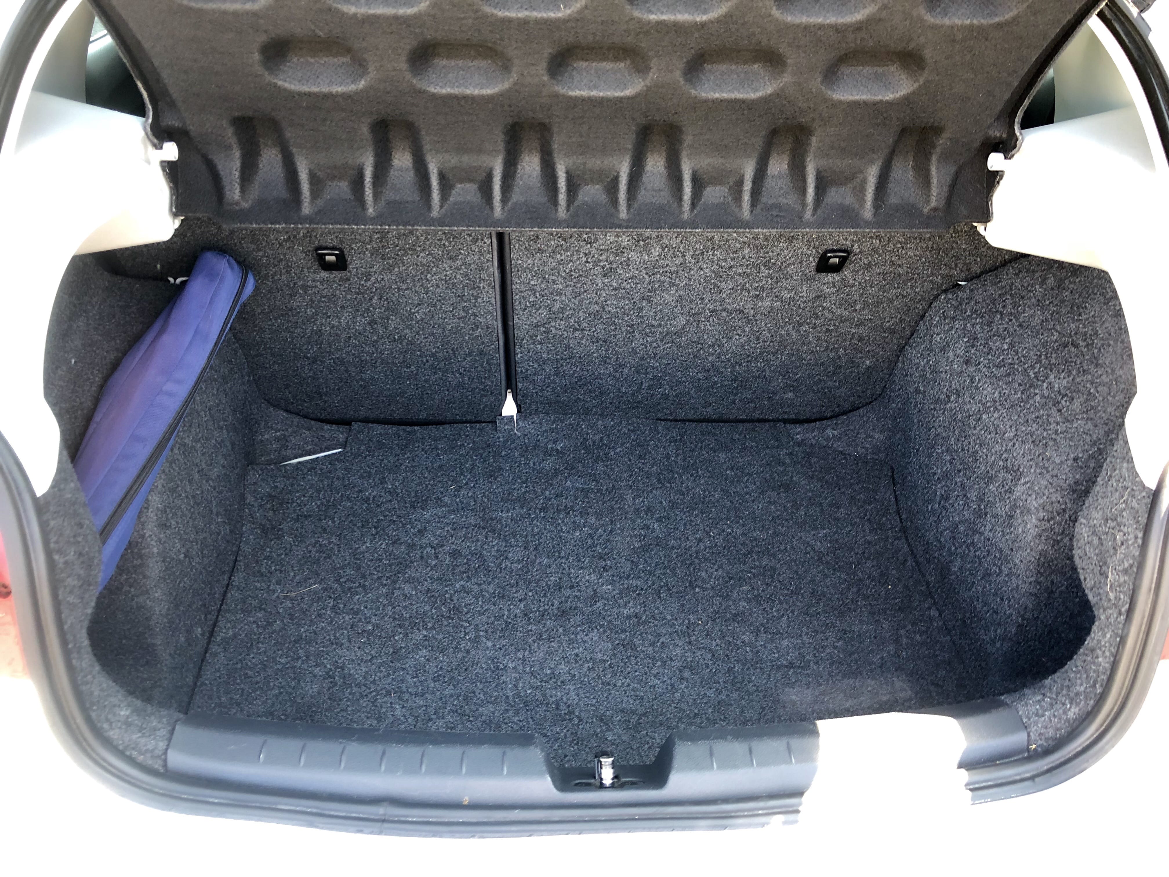 Seat Ibiza  Louez la Seat Ibiza Diesel – Économique, Confortable et Connectée !