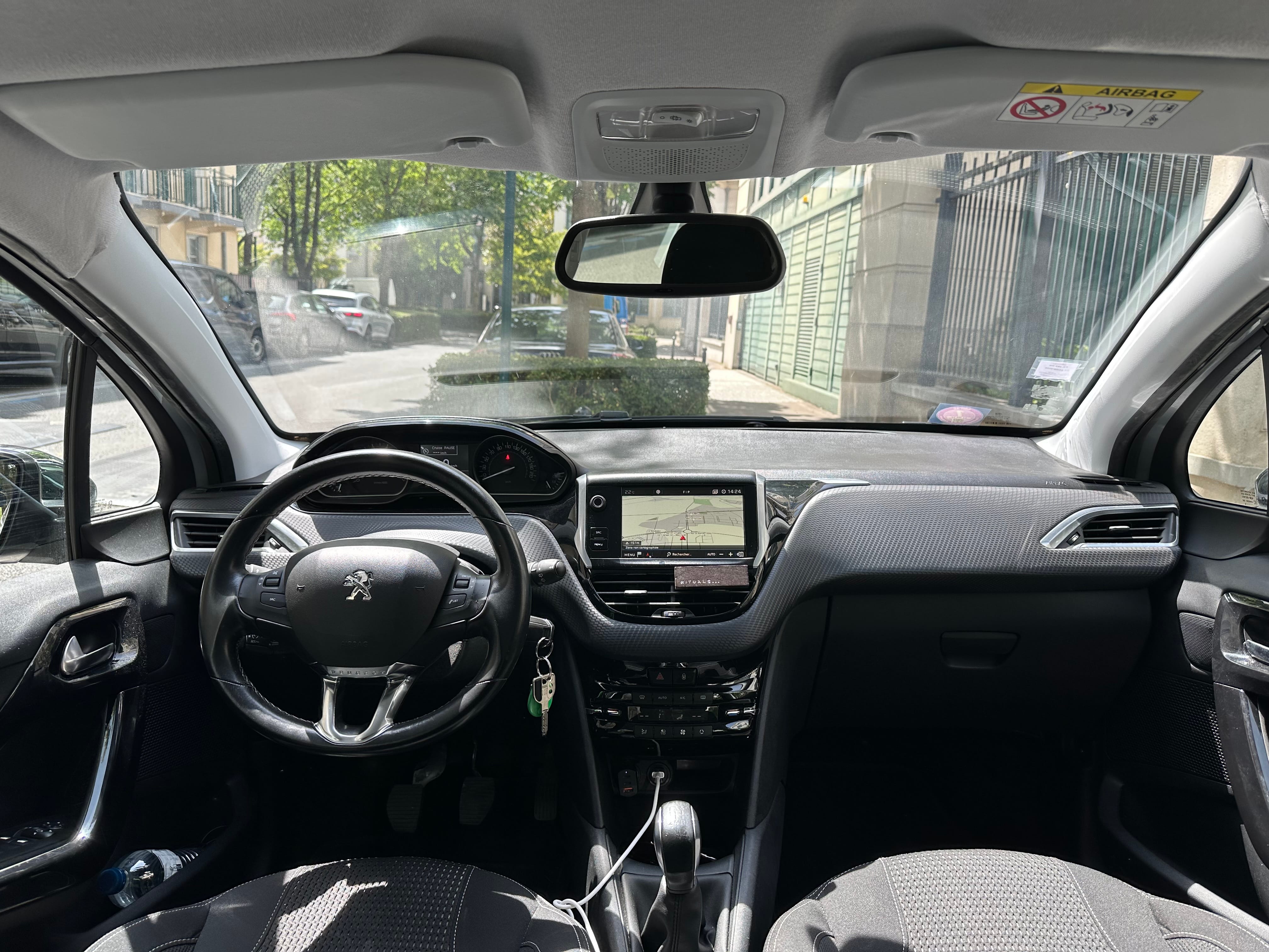 Peugeot 208 Allure Buisness 110 ch. 45000 km. Val d’Europe avec Régulateur de vitesse