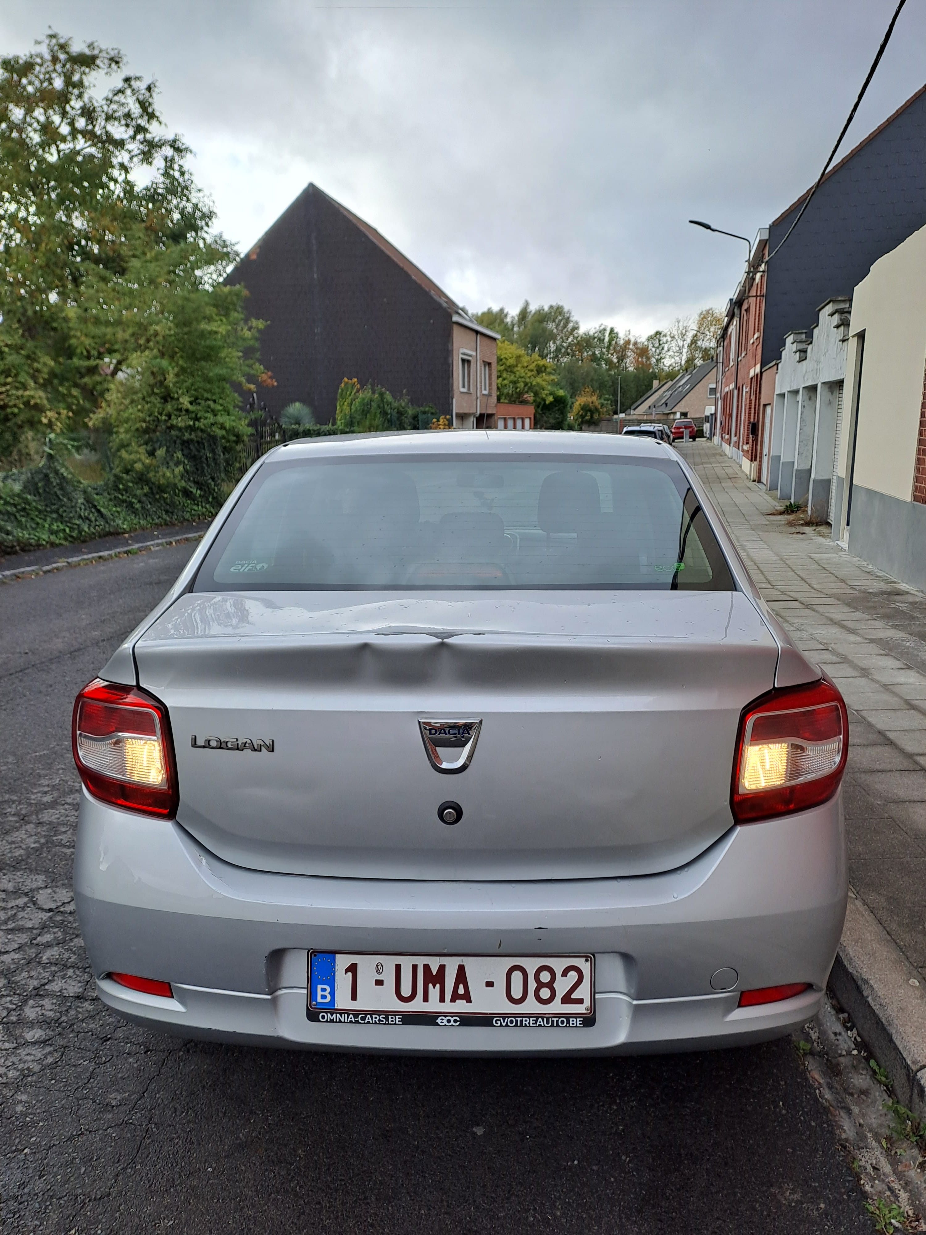 Dacia Logan avec Siège bébé
