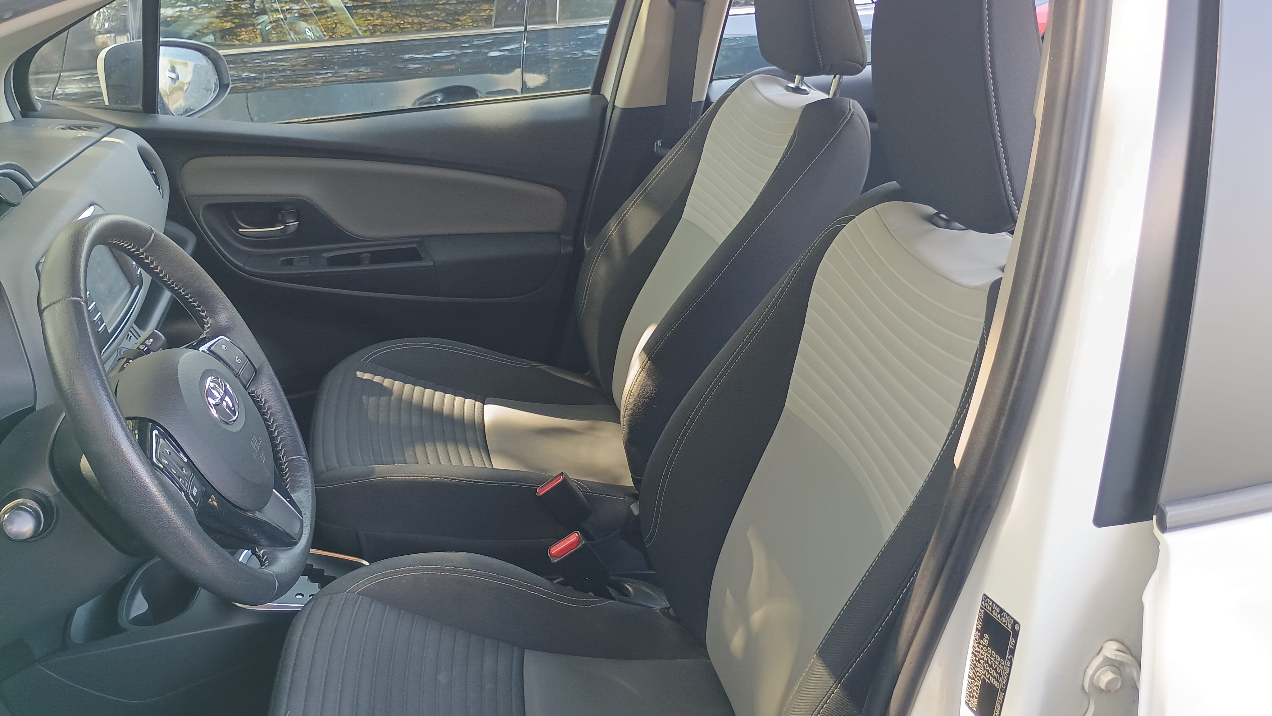 Toyota Yaris avec Autoradio