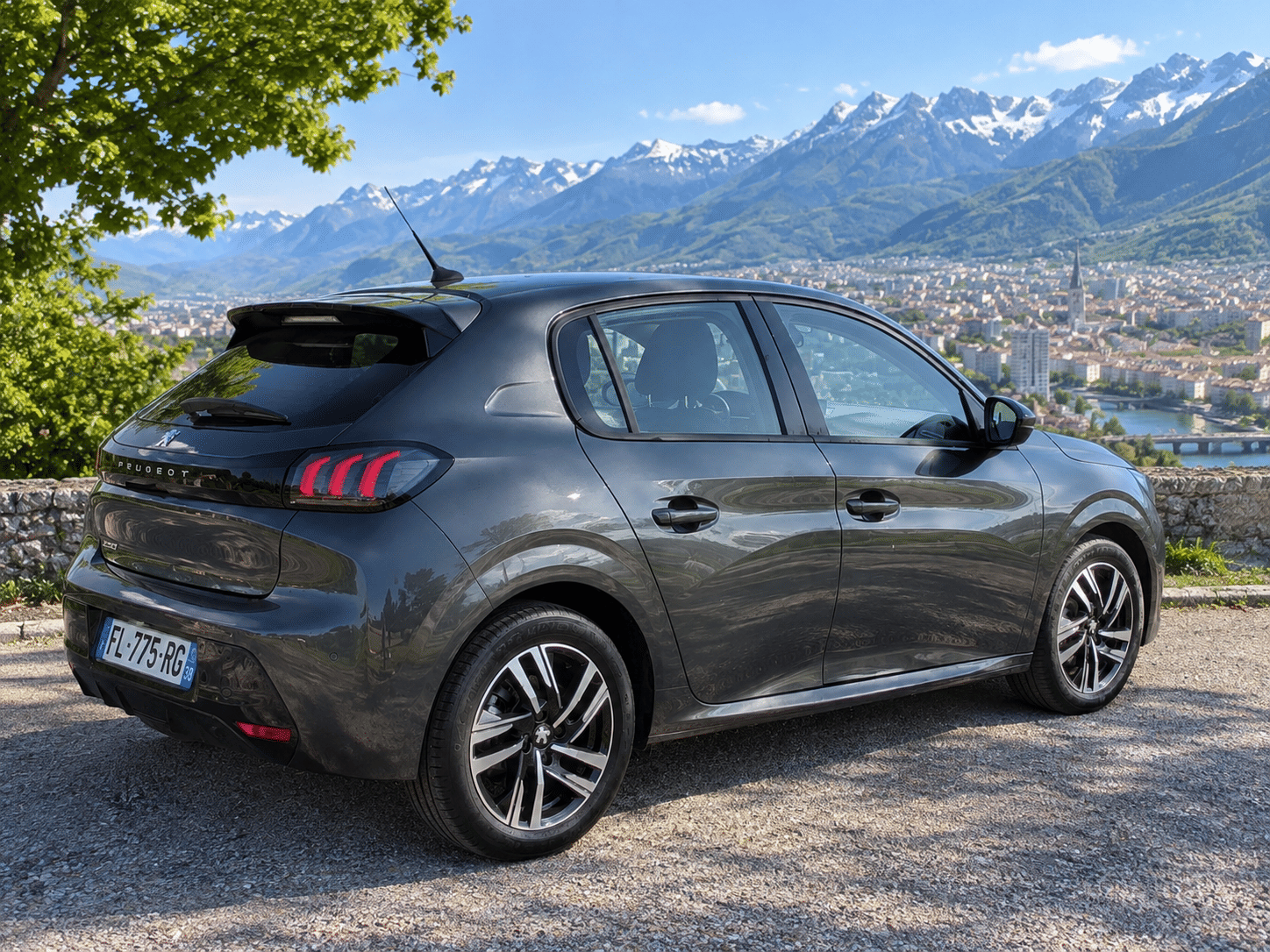 Peugeot 208 1.2 100CV avec Climatisation