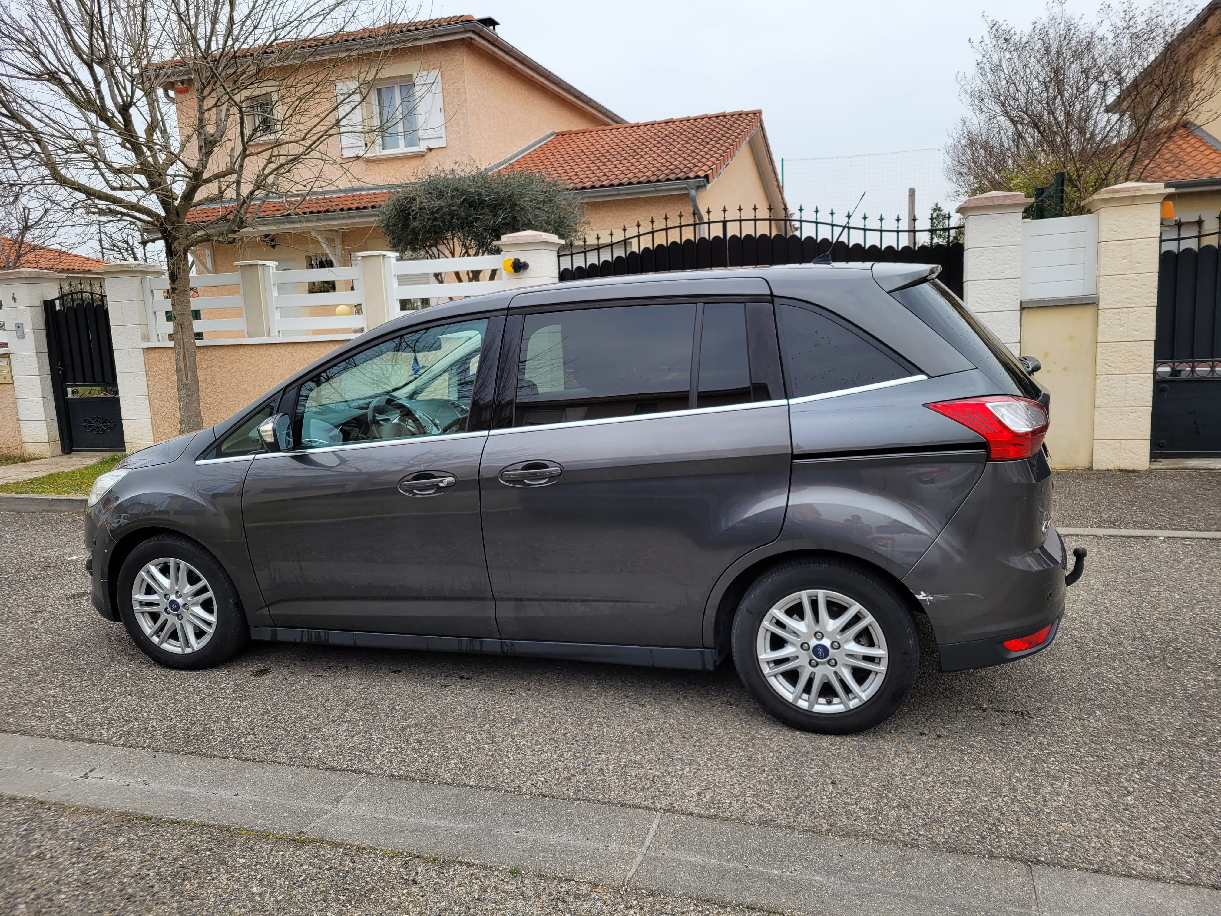 Ford Grand C-Max avec Chaines