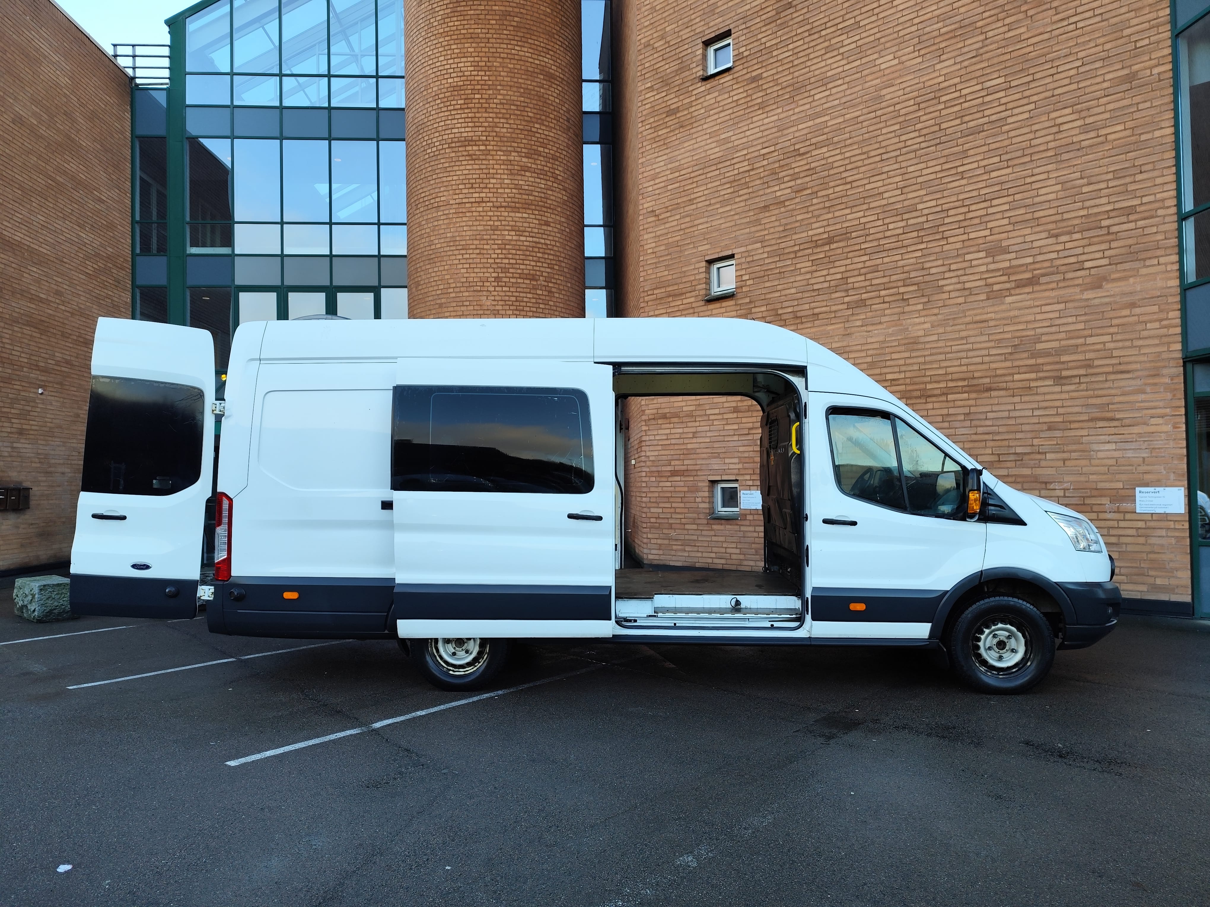 Ford Transit Varebil with Air conditioning