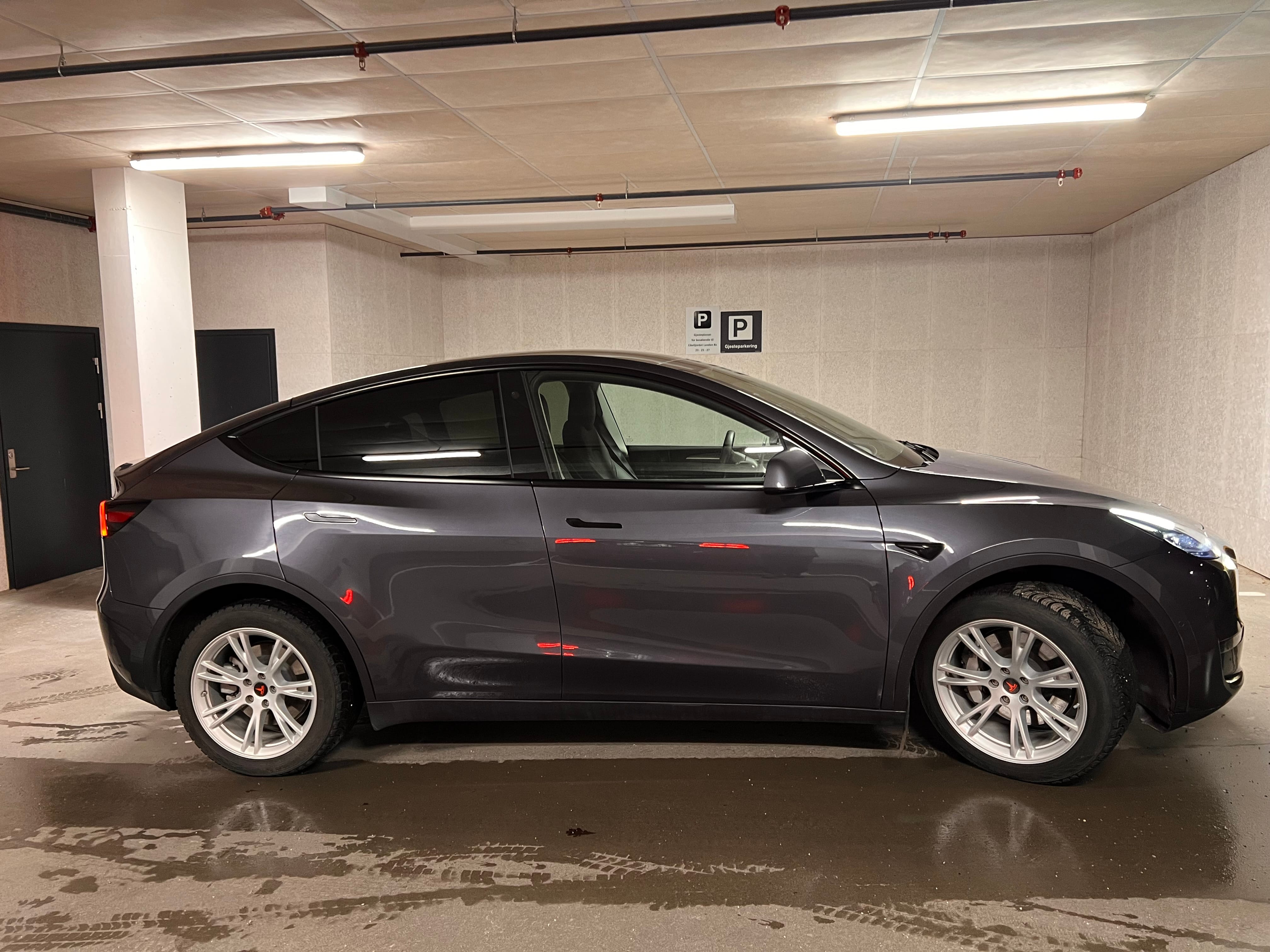 Tesla Model Y Long Range med Aircondition