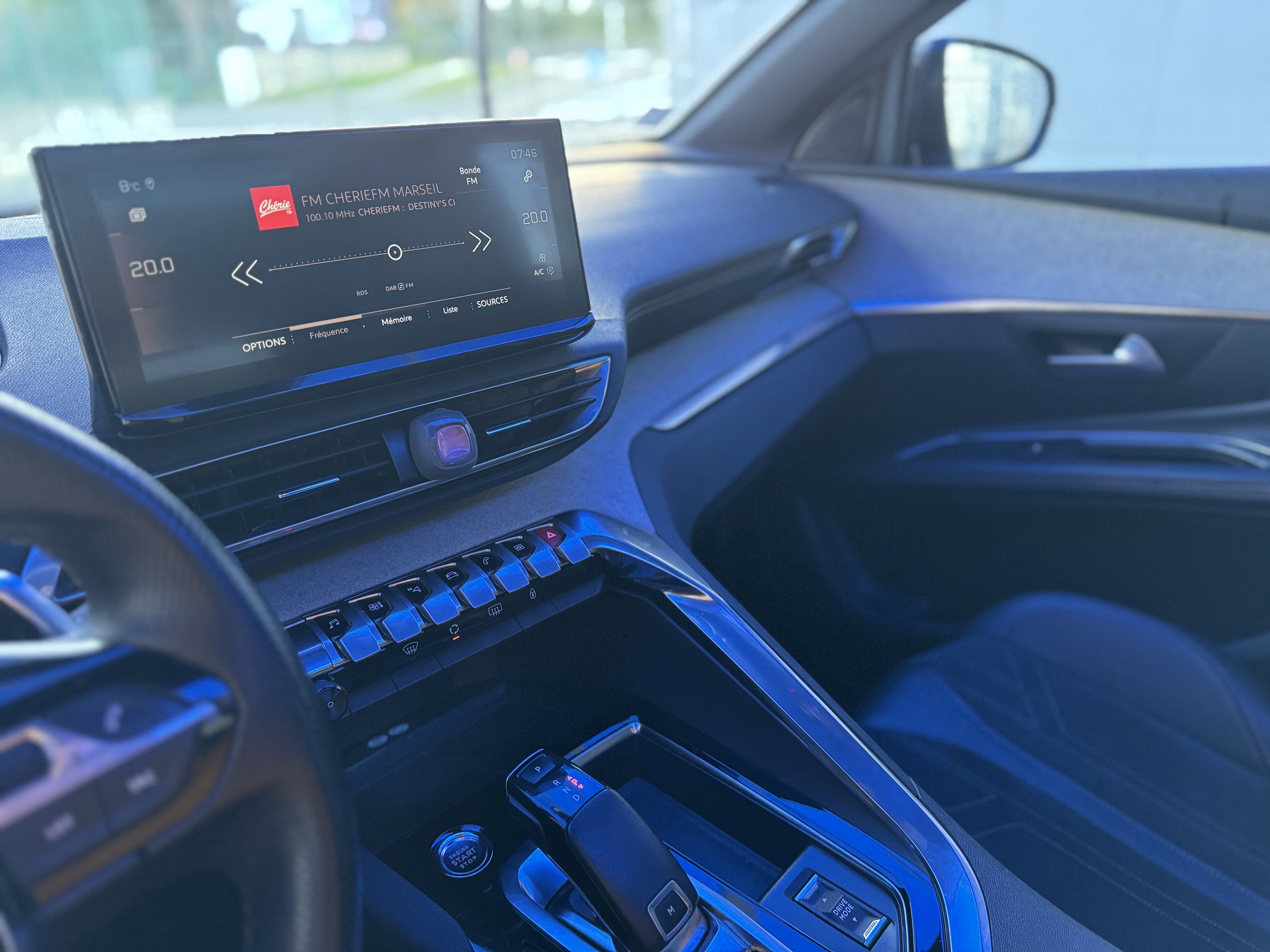 Peugeot 5008 avec GPS