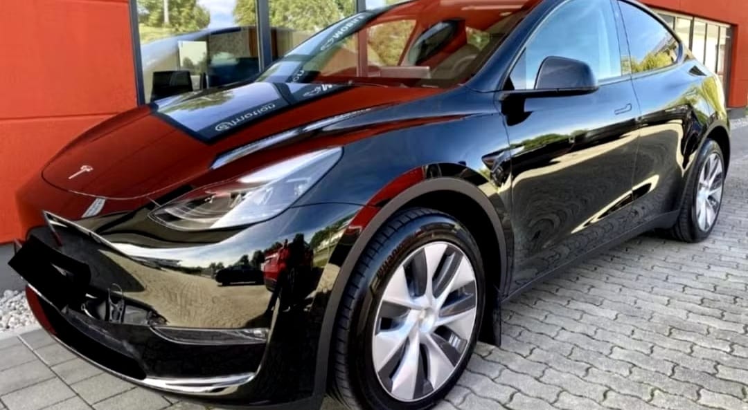 Tesla Model Y, 2023, Électrique, automatique