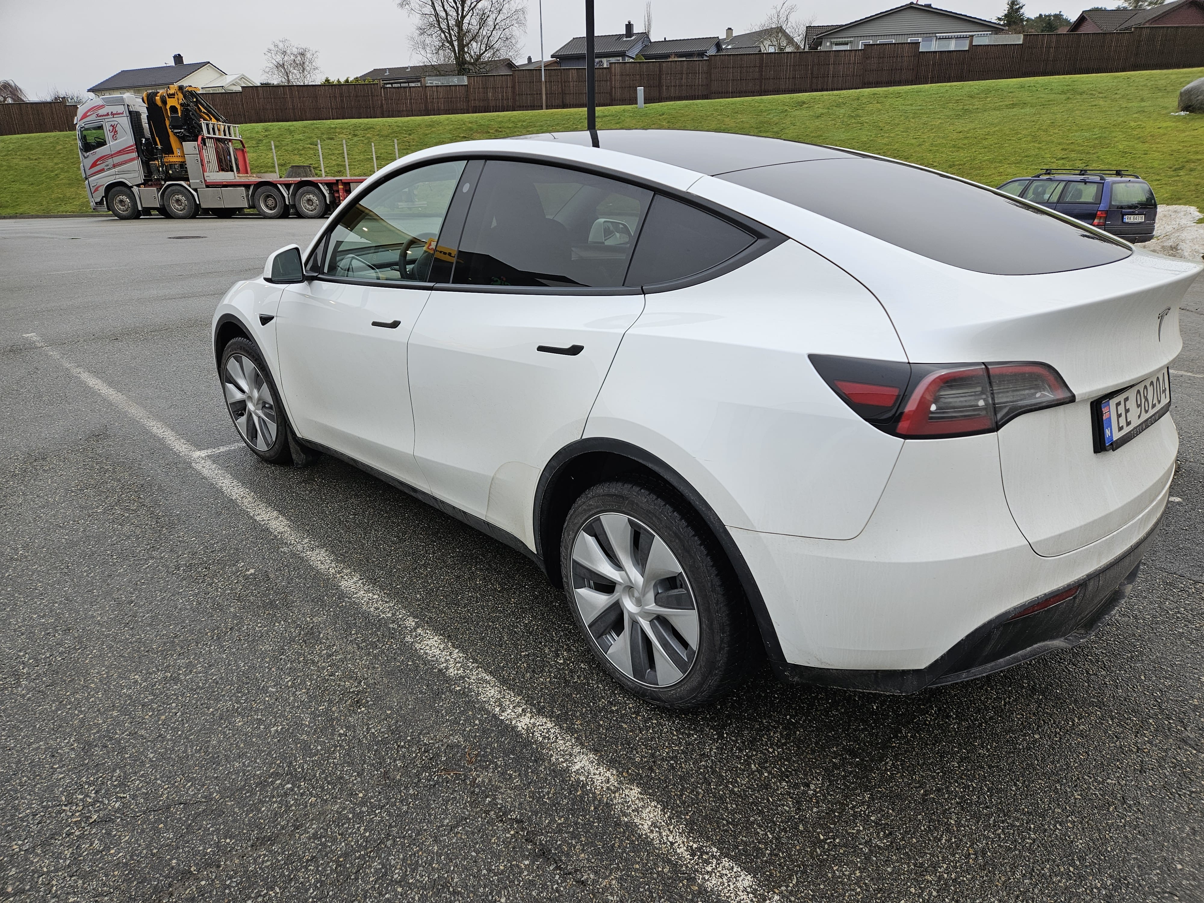 Tesla Model Y Long Range med Cruisekontroll