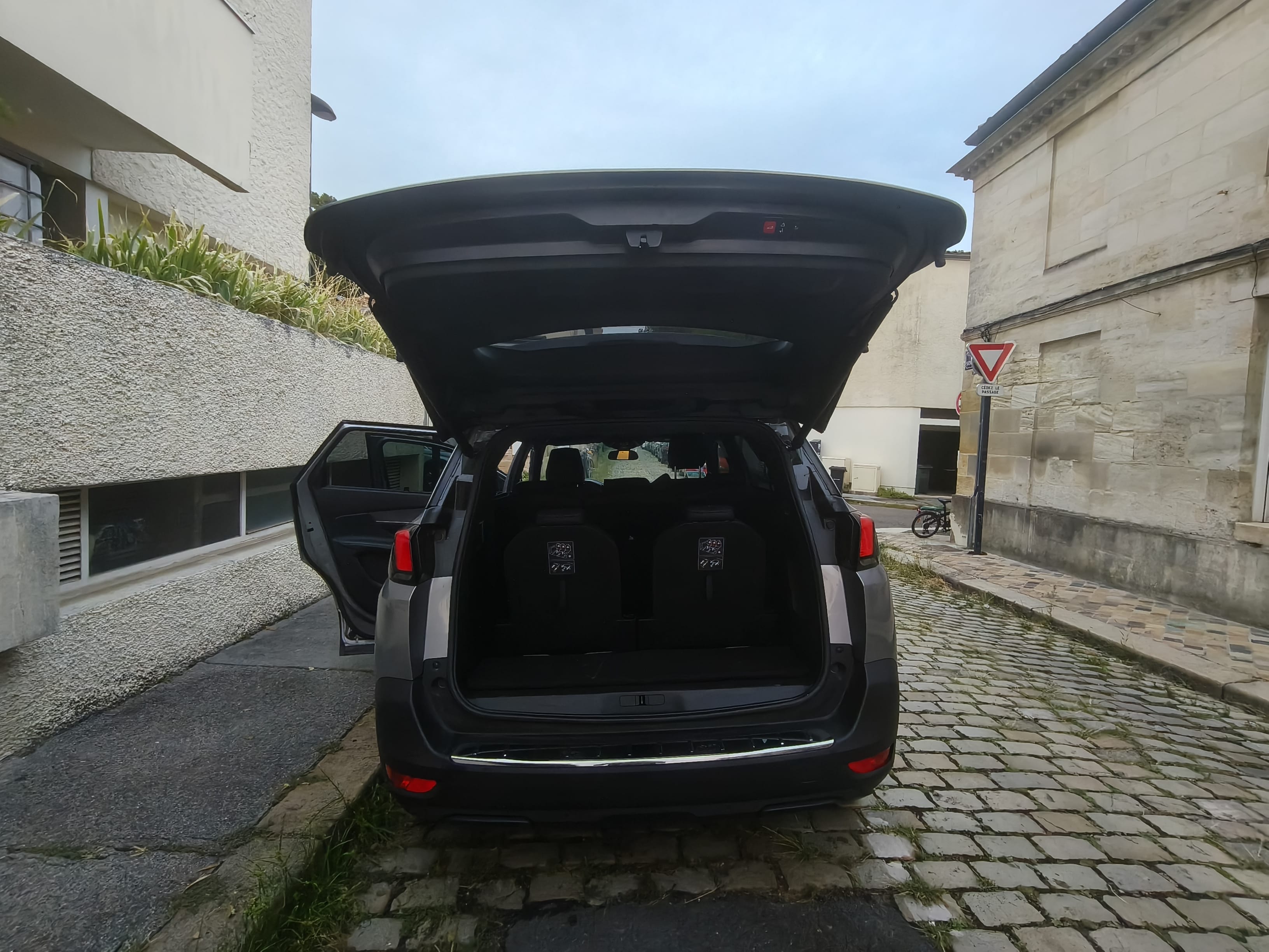 Peugeot 5008 avec Entrée audio / iPod