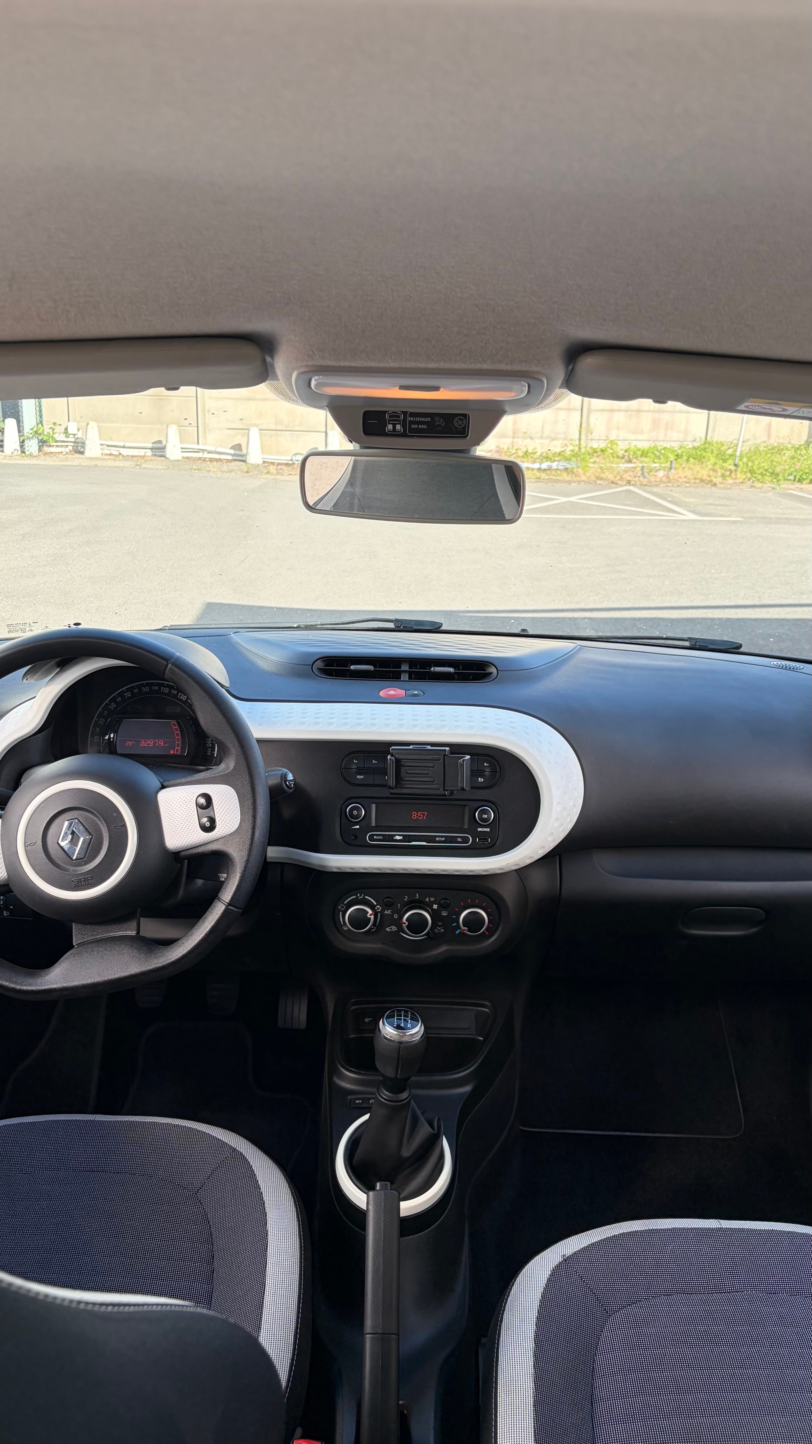 Renault Twingo III avec Autoradio