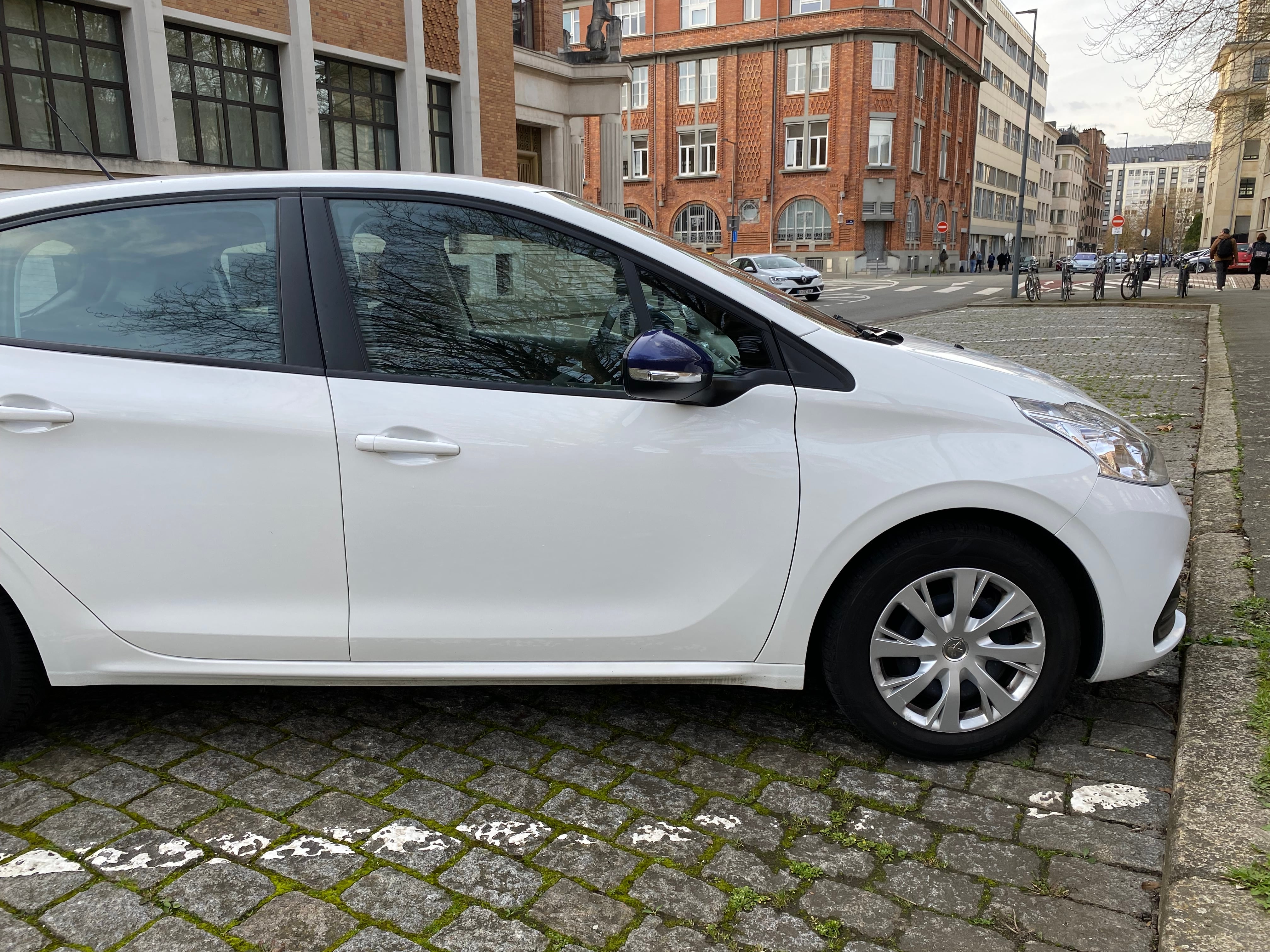 Peugeot 208 avec Climatisation