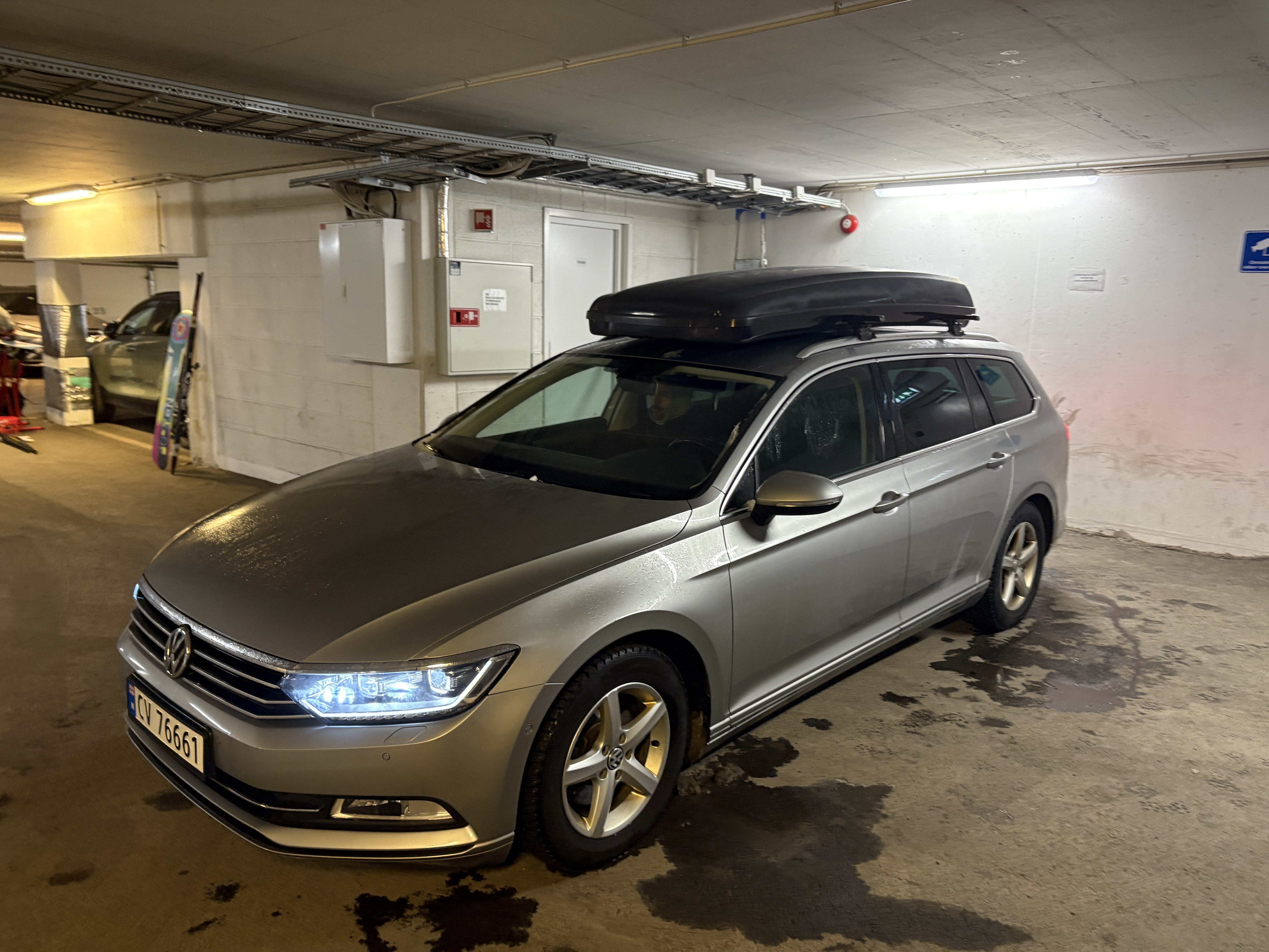 Volkswagen Passat Automat with Audio / iPod input