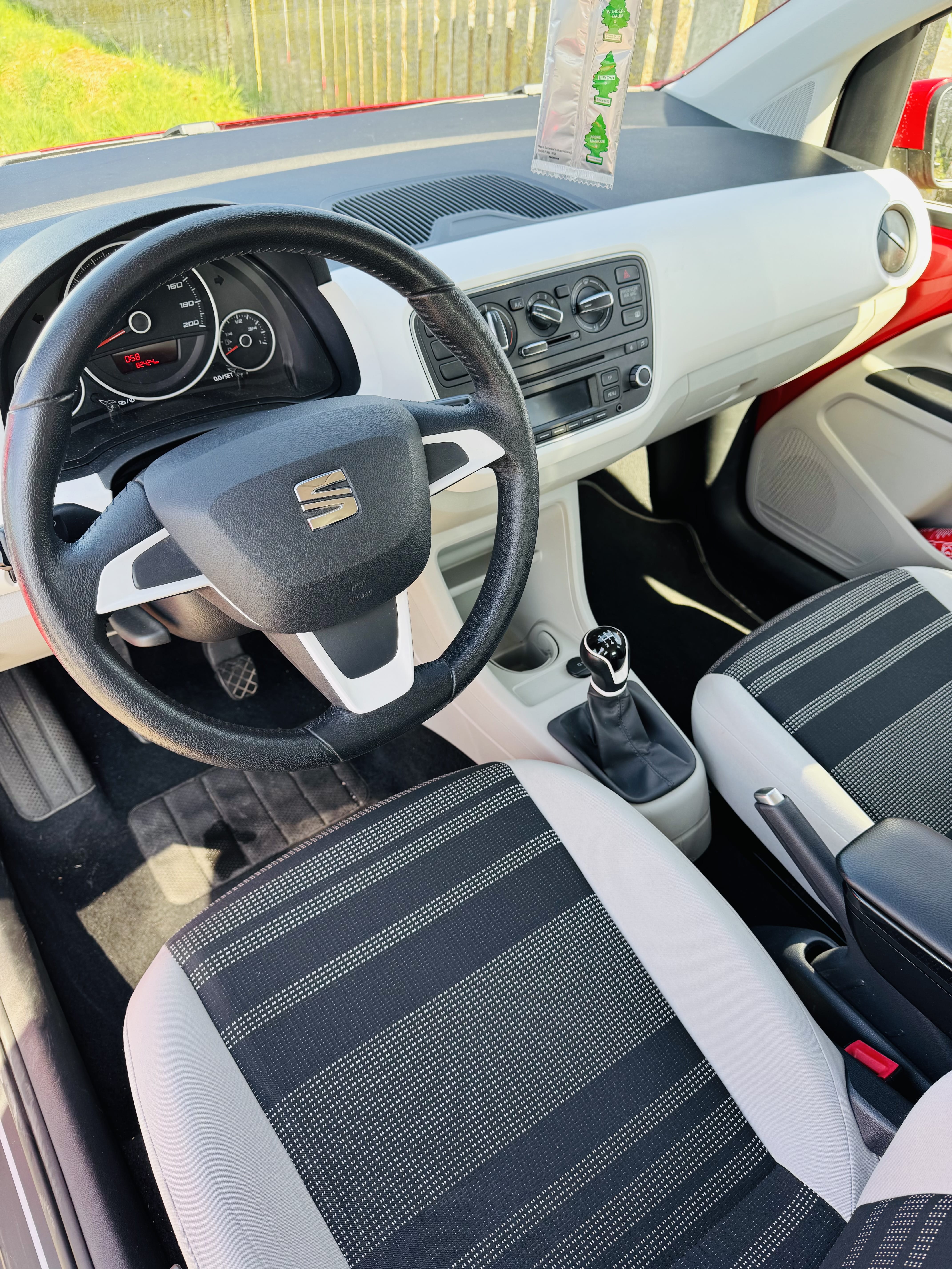 Seat Mii 1.MPI Aeroport Charleroi with Air conditioning