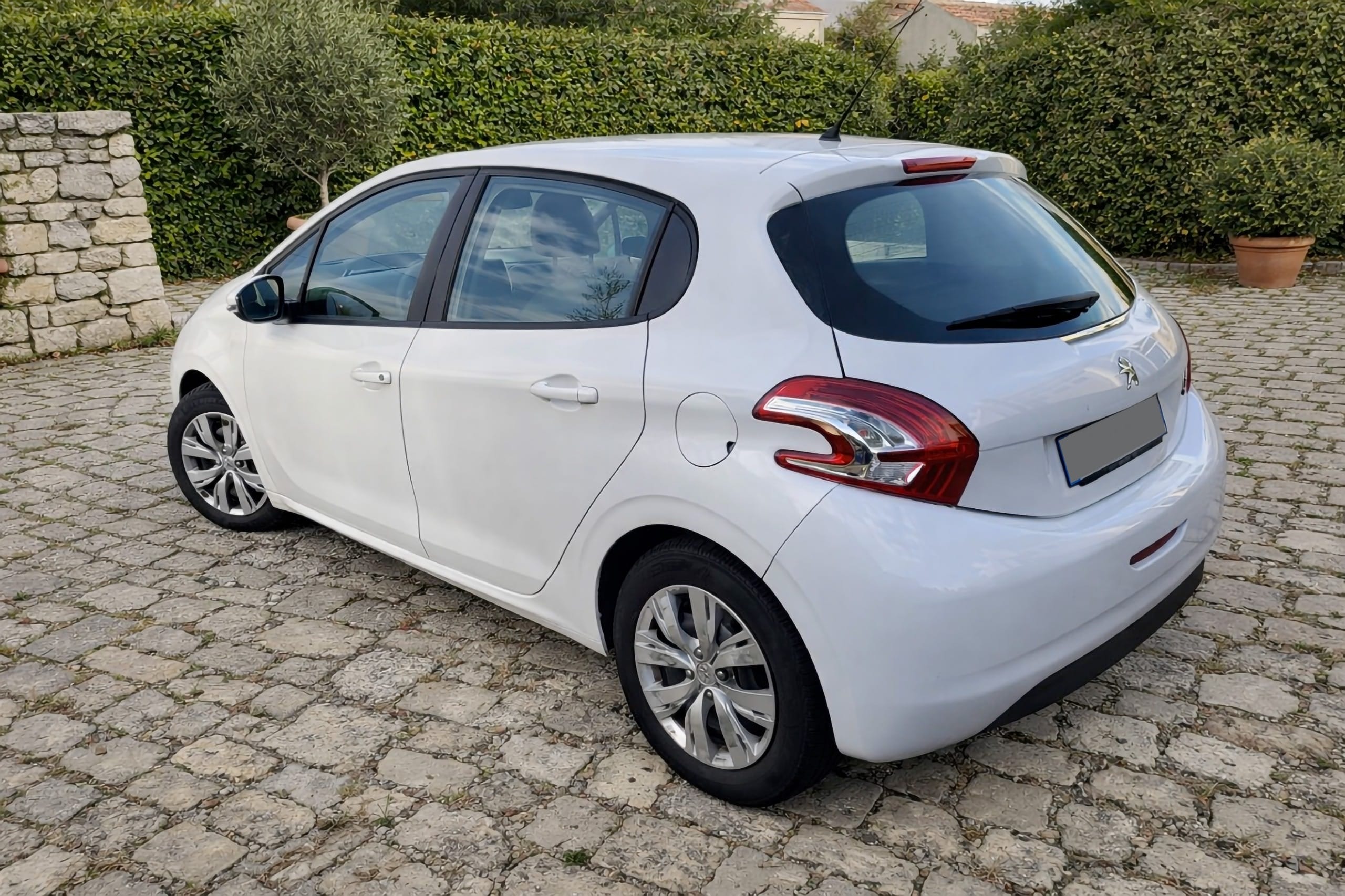 Peugeot 208 Société 1,6 HDI diesel 92 2 places Clim cache  baggages avec Régulateur de vitesse