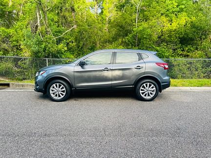 Nissan Rogue car