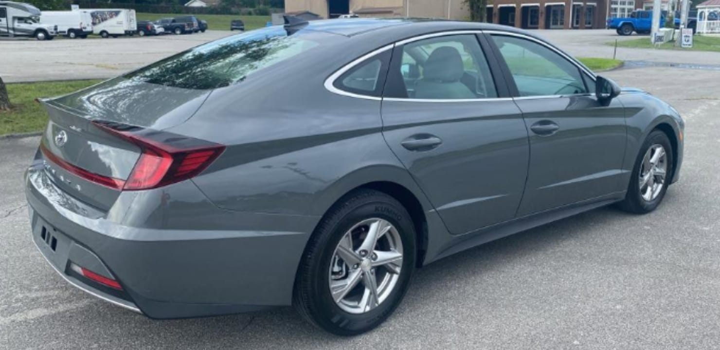Hyundai Sonata SE with Apple CarPlay
