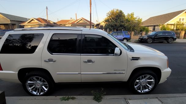 Cadillac Escalade with Cruise control