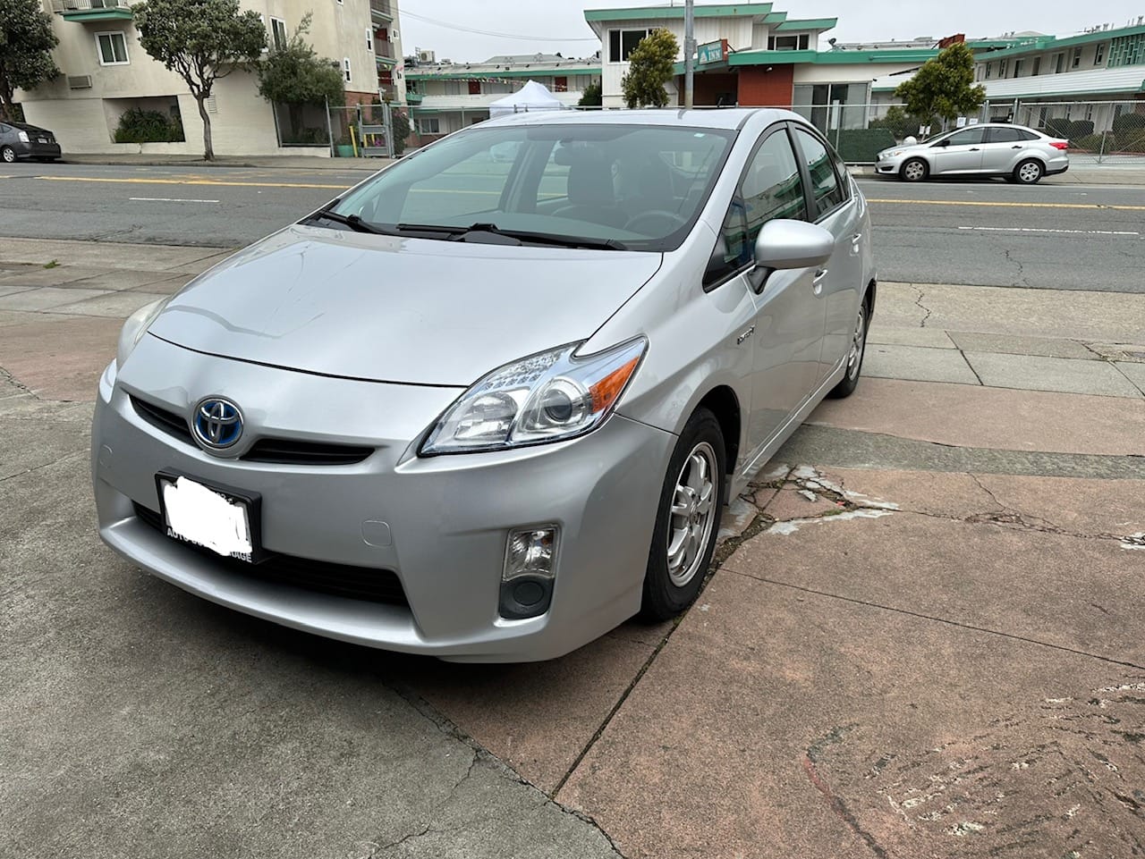 Toyota Prius Hybrid, 2011, Regular (87) / Electric (hybrid), automatic
