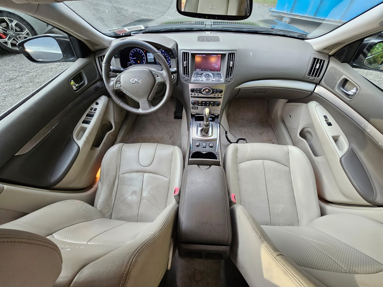 Infiniti G37 Sedan with Cruise control