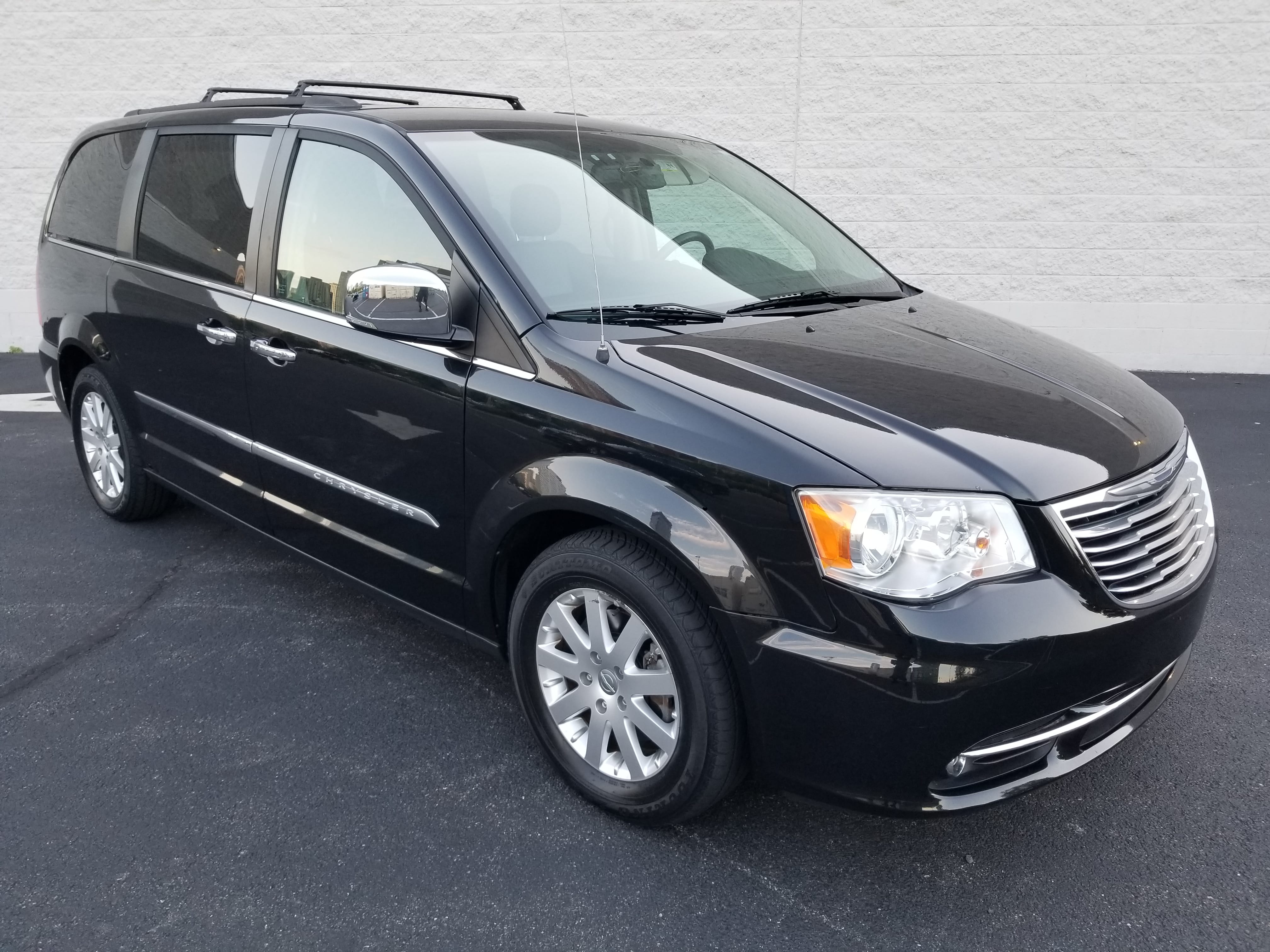 Chrysler Town & Country Touring-L with Air conditioning