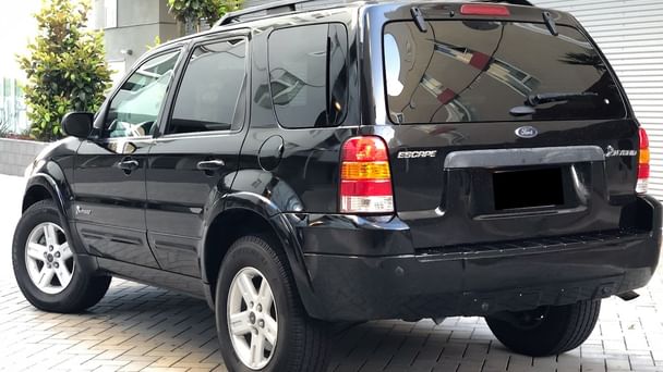 Ford Escape Hybrid with GPS