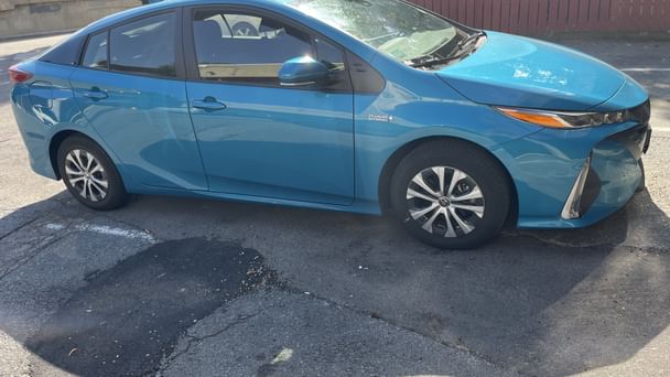 Toyota Prius Hybrid, 2022, Regular (87) / Electric (hybrid), automatic