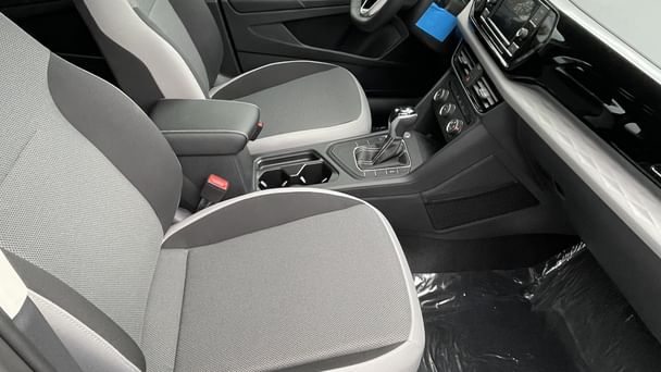 Volkswagen Taos 1.5T S with Cruise control