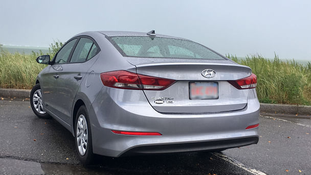 Hyundai Elantra with Audio / iPod input