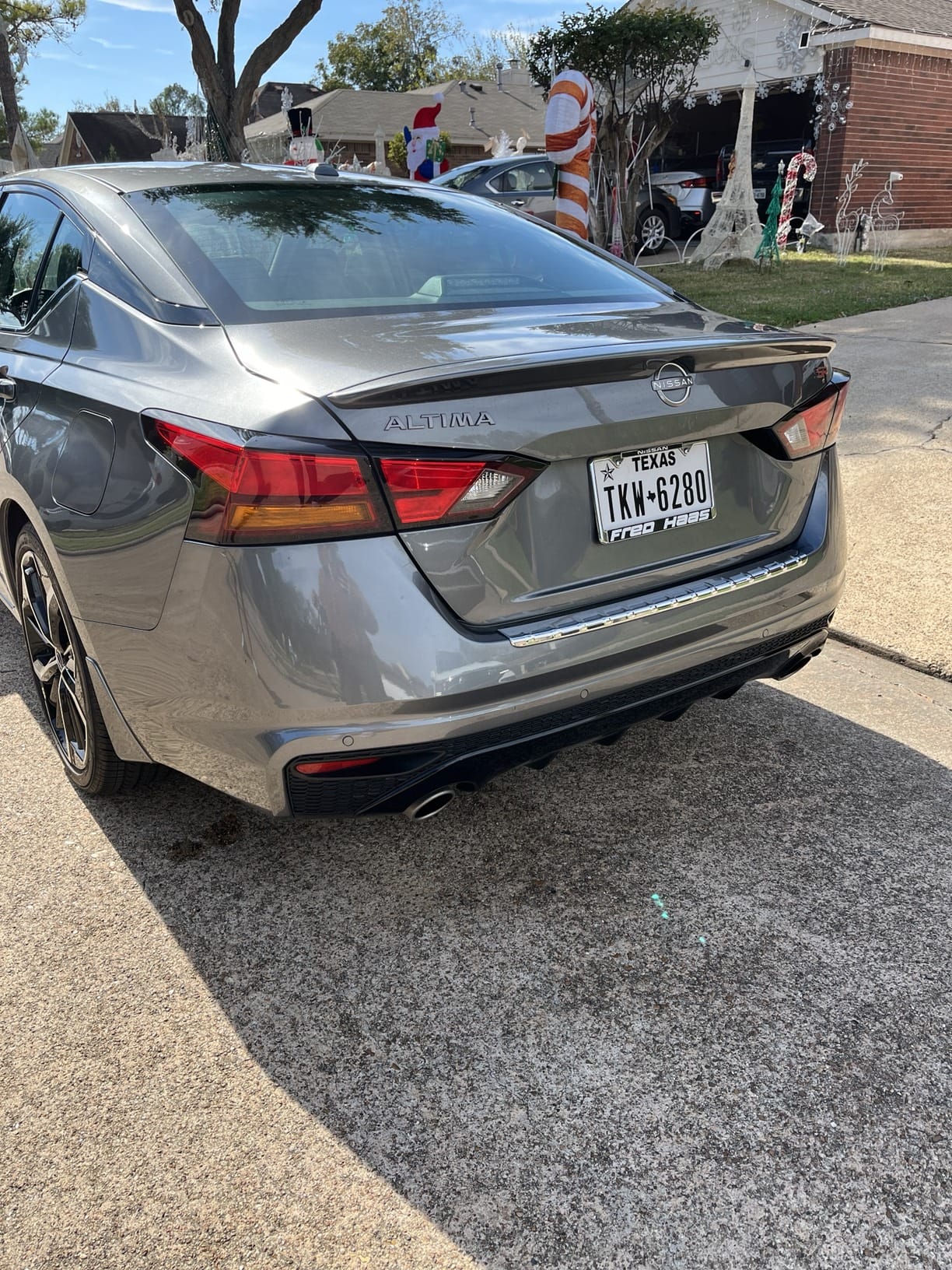 Nissan Altima 2.5 SR with Bluetooth audio