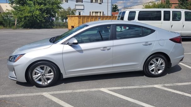 Hyundai Elantra SEL with Audio / iPod input